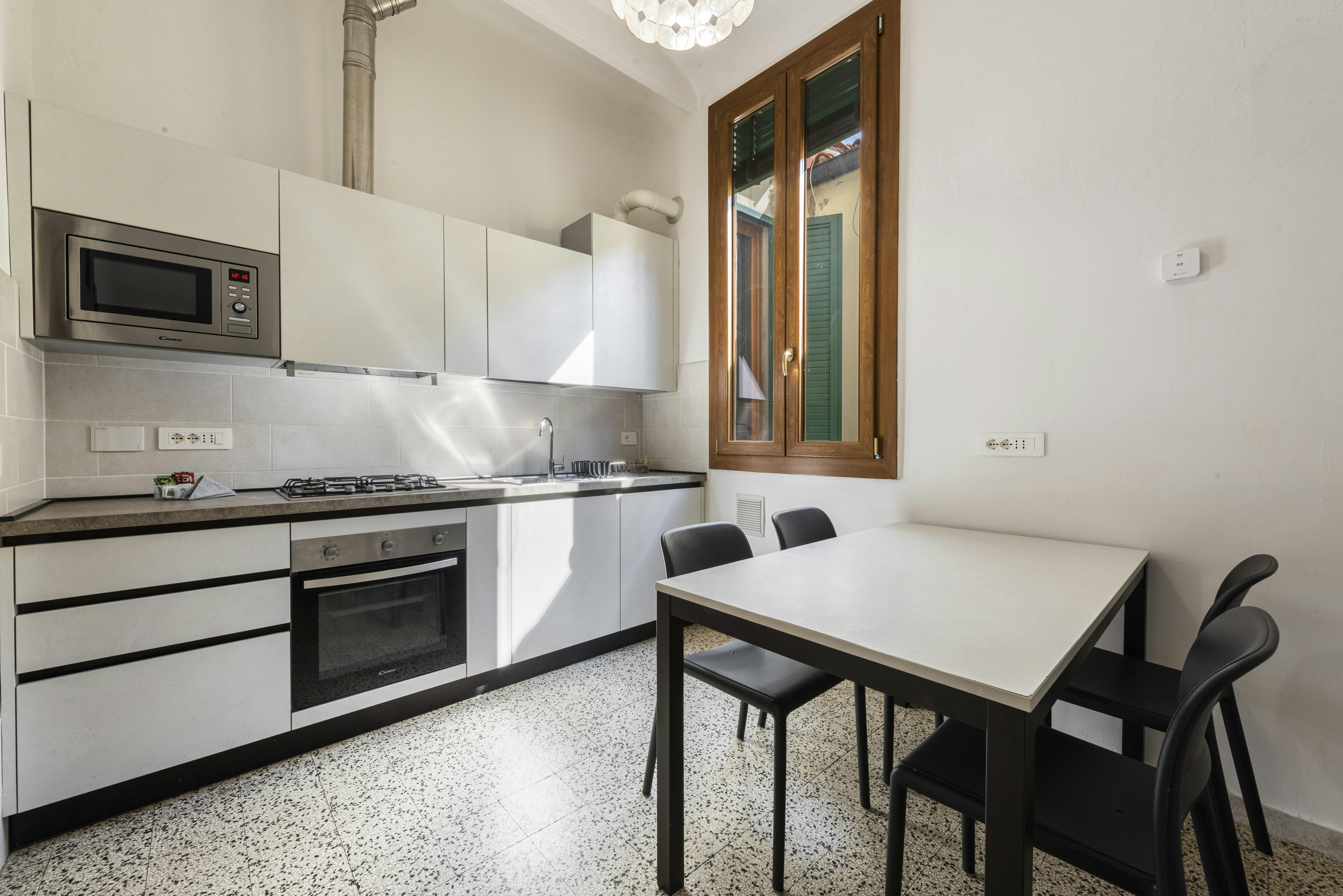3-Bedroom Apartment in Borgo Tegolaio, Florence (1744735) ROOM 4