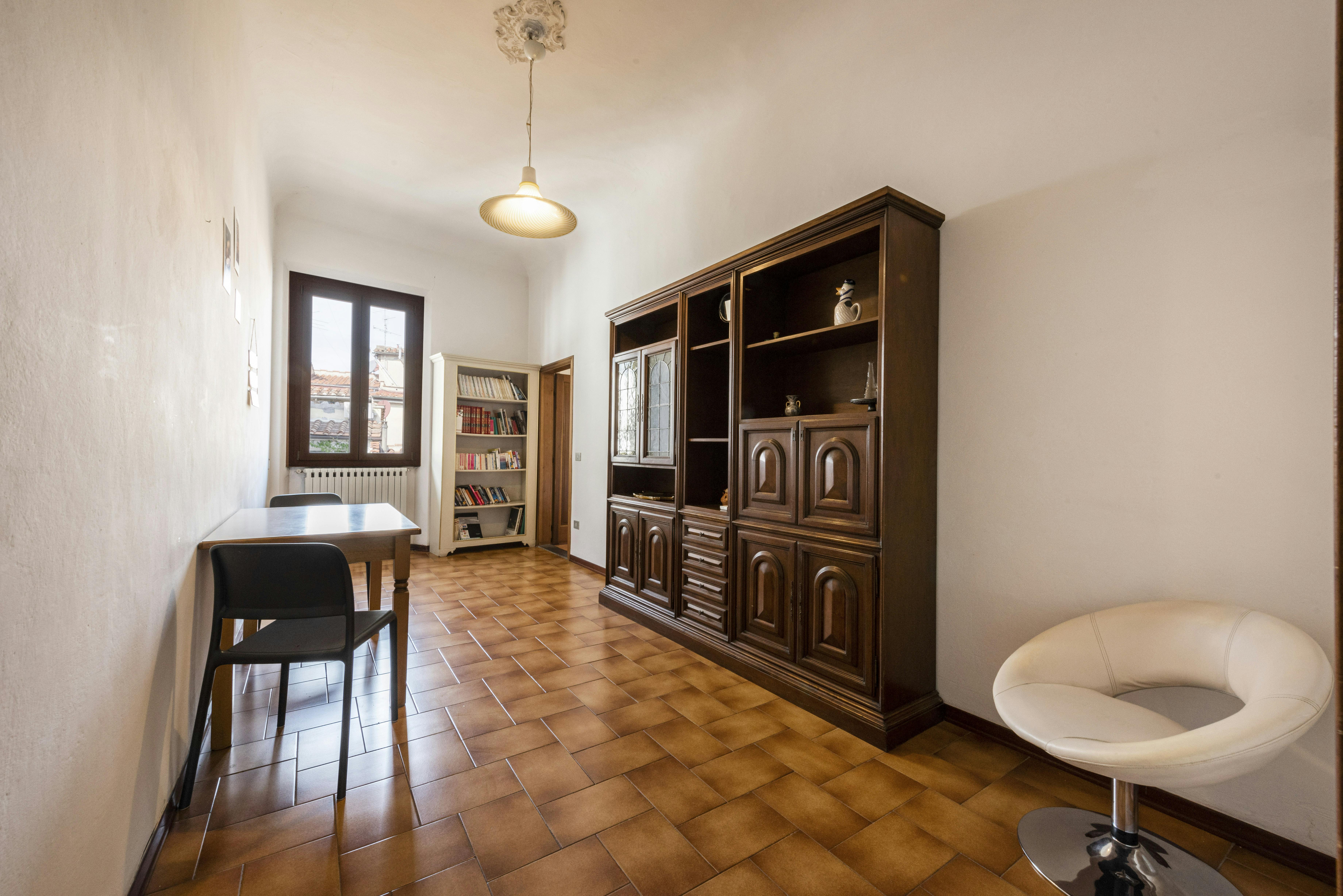 3-Bedroom Apartment in Borgo Tegolaio, Florence (1744735) room image 10