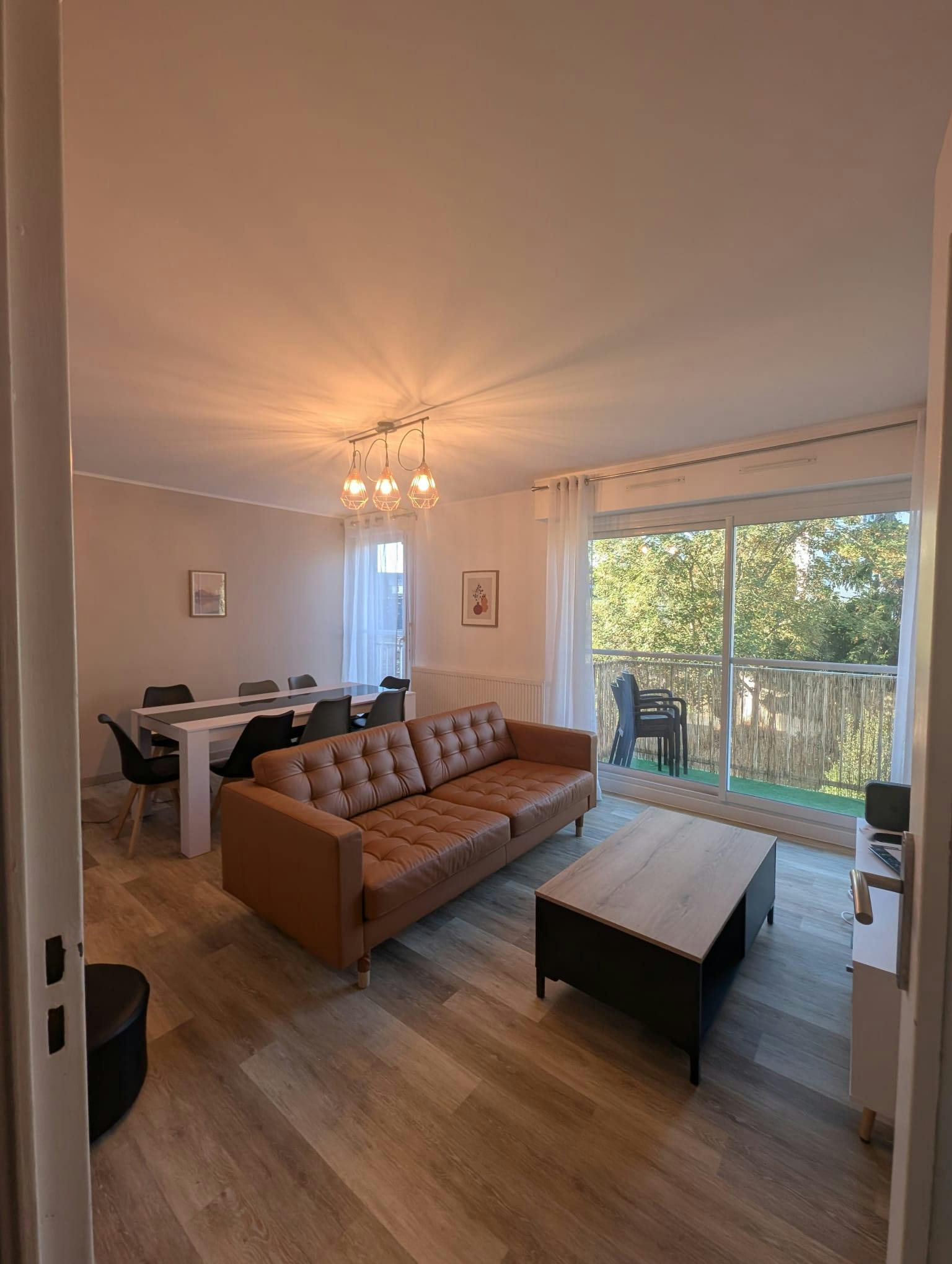 Apartamento para alugar por € 1.500 por mês em Angers, Rue Chef de ville