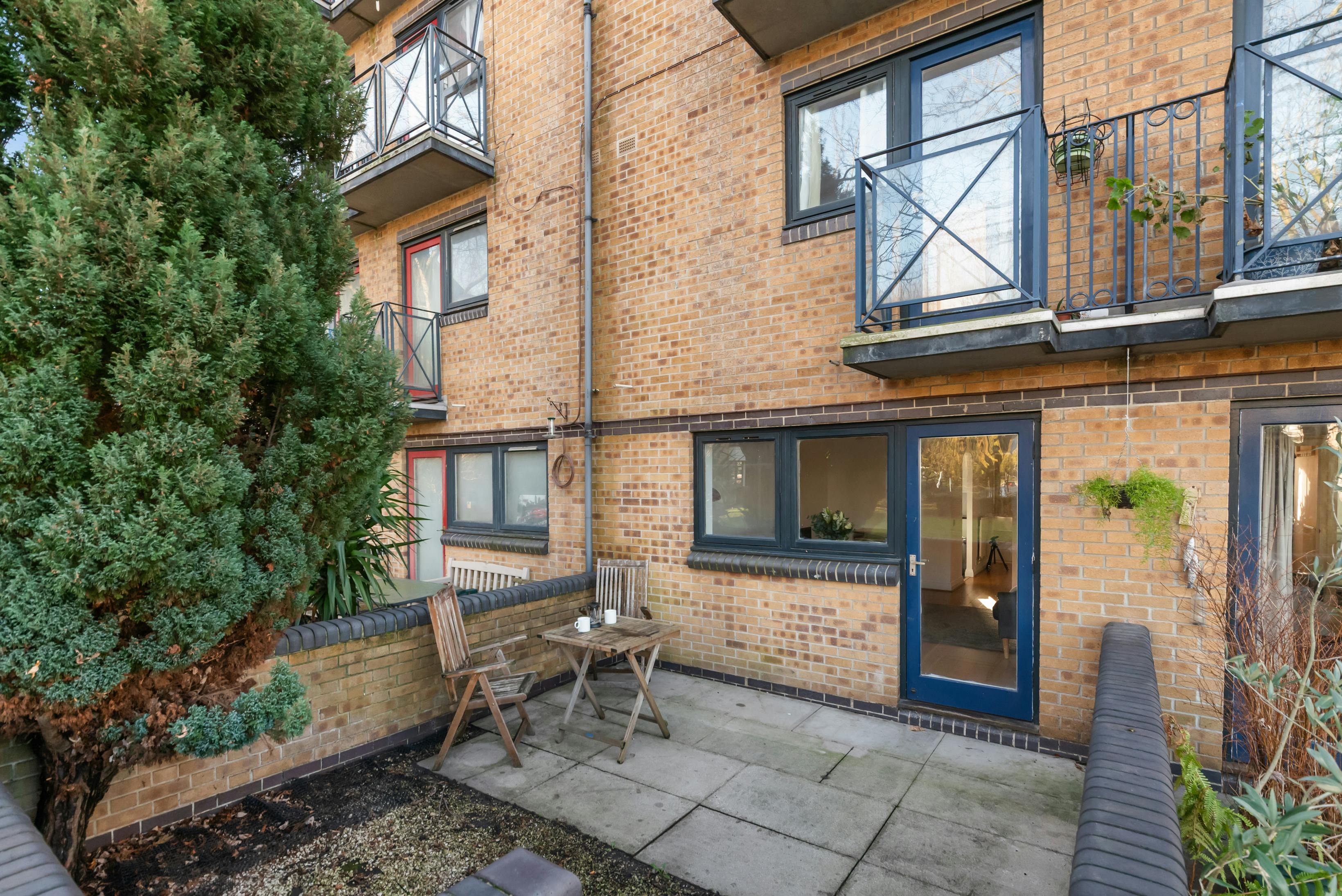 Apartment for rent for £3,650 per month in London, Undine Road
