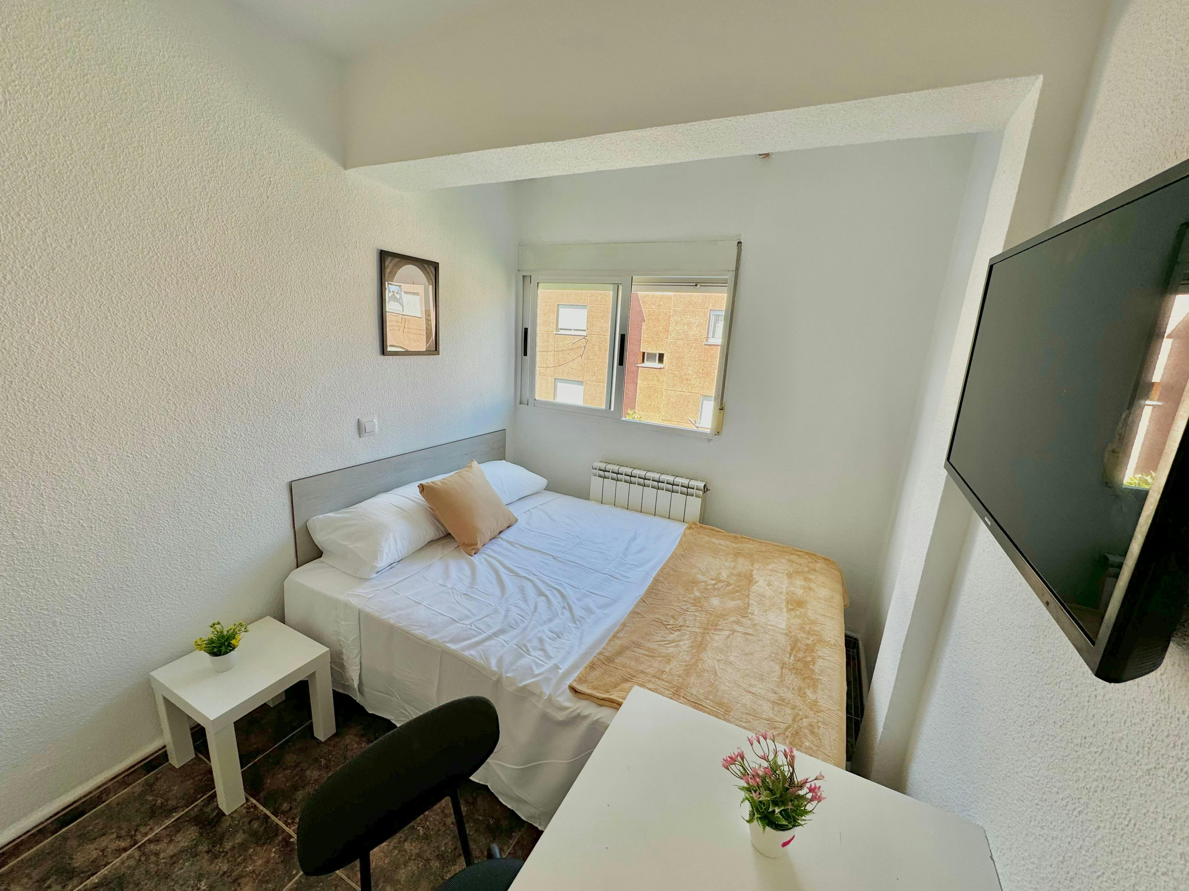 Private room in Calle del Cine, Madrid (1744914) room image 1