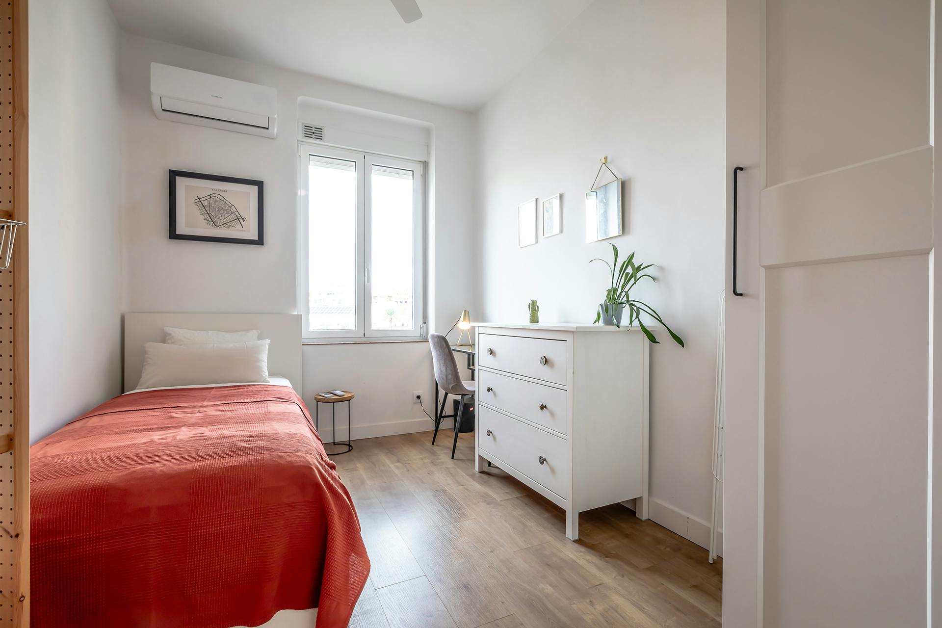 Carrer del Pare Viñas, Valencia preview