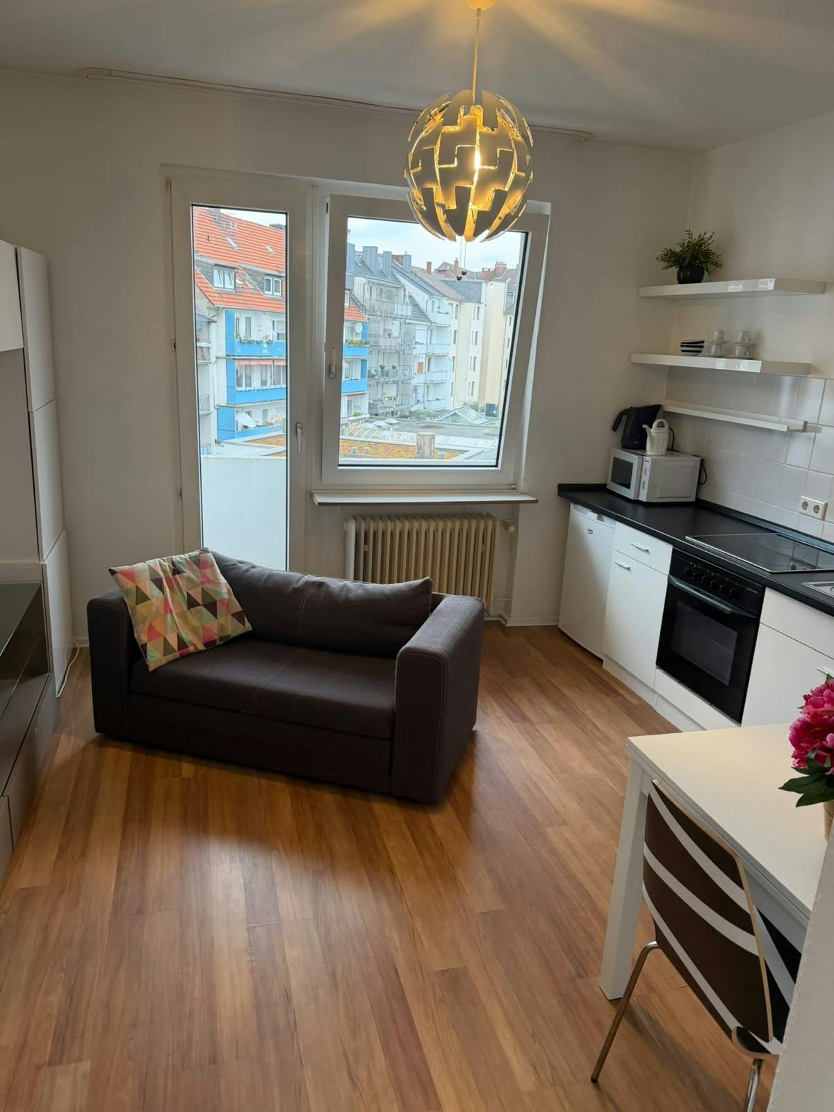 Wohnung zu mieten für 1.400 € pro Monat in Düsseldorf, Geistenstraße