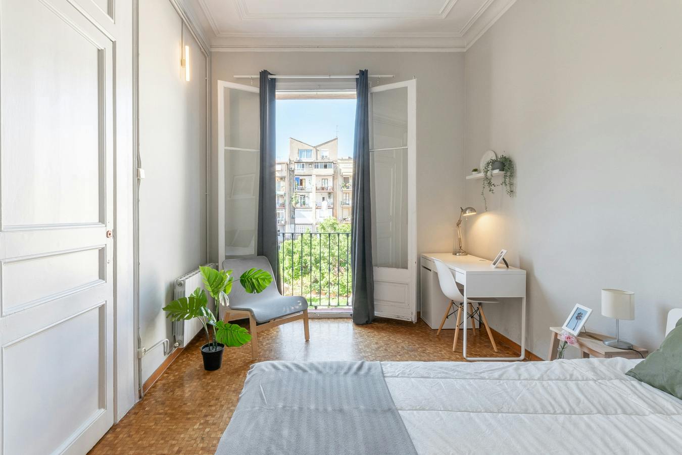 Private room in Carrer d'Enric Granados, Barcelona (1745316) room image 2