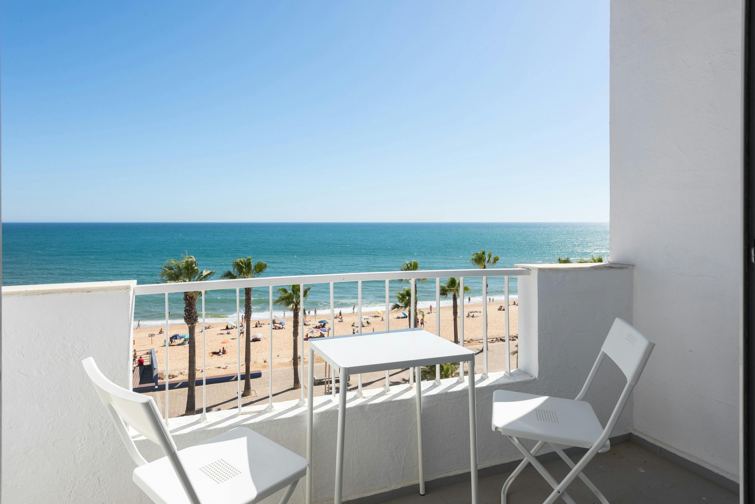 Apartamento para alugar por € 9.999 por mês em Quarteira, Avenida Infante de Sagres