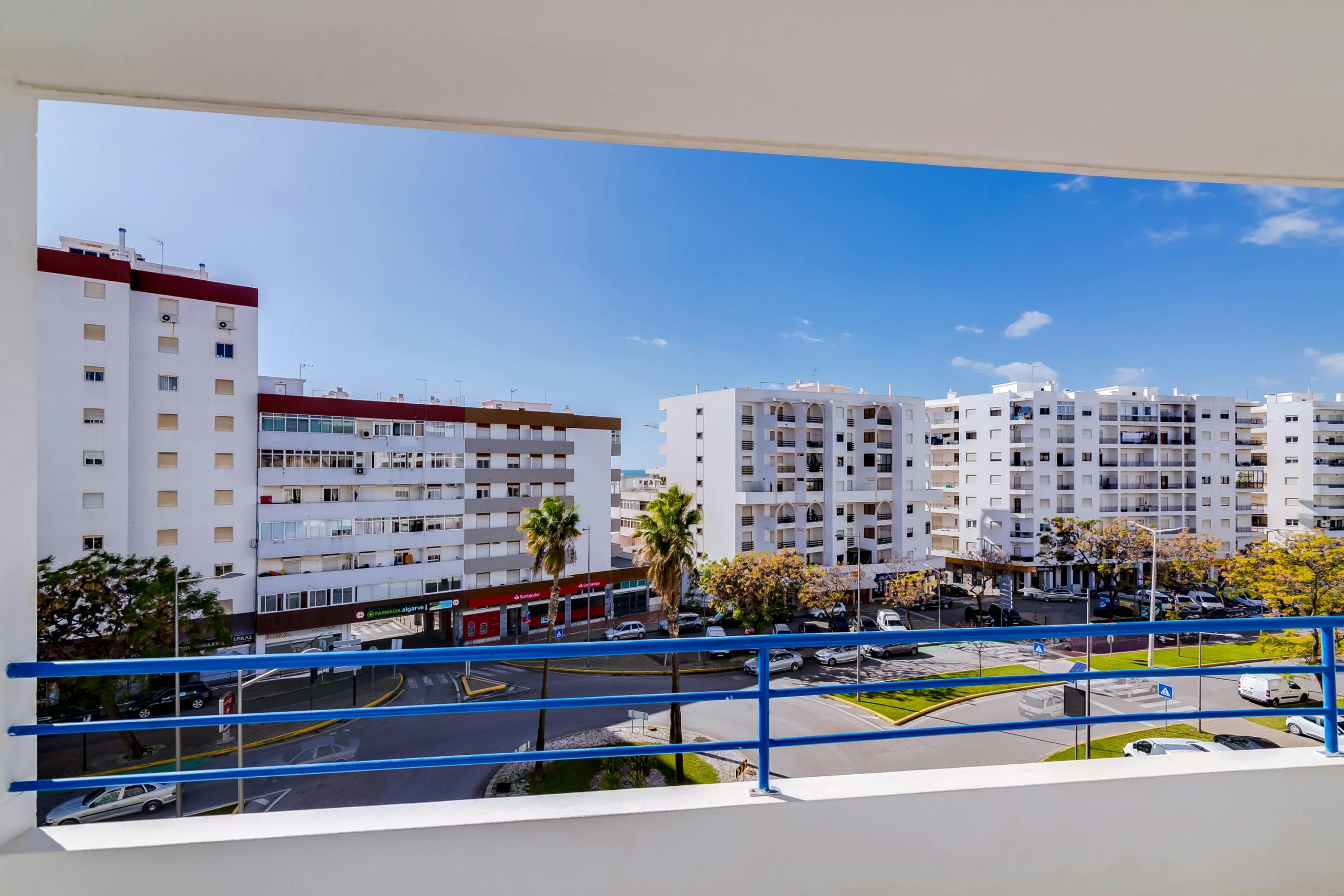 Apartament de închiriat pentru 9.999 EUR pe lună în Quarteira, Avenida Francisco Sá Carneiro