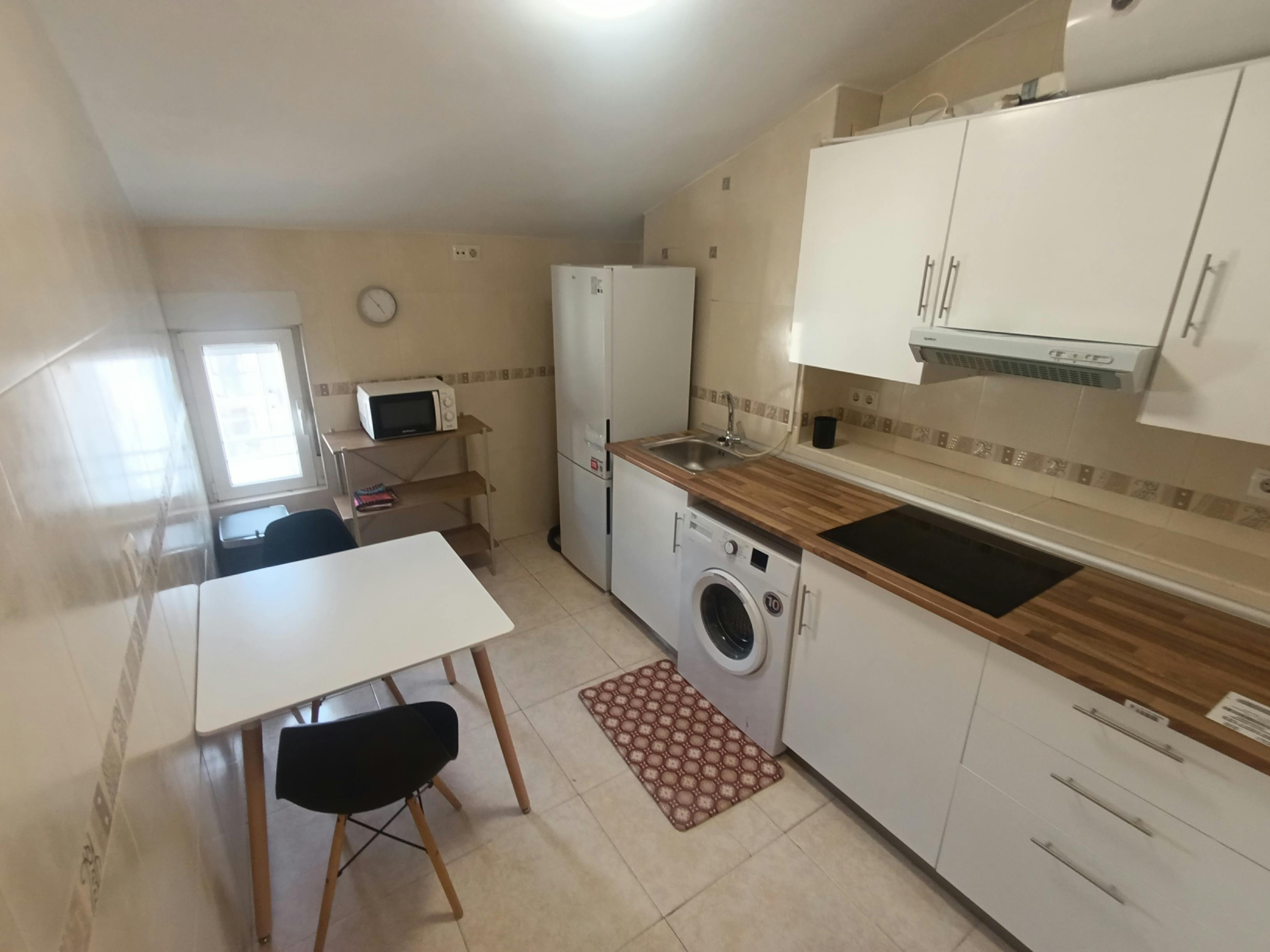 1-Bedroom Apartment in Calle Santa Ana, Burgos (1745475) ROOM 2