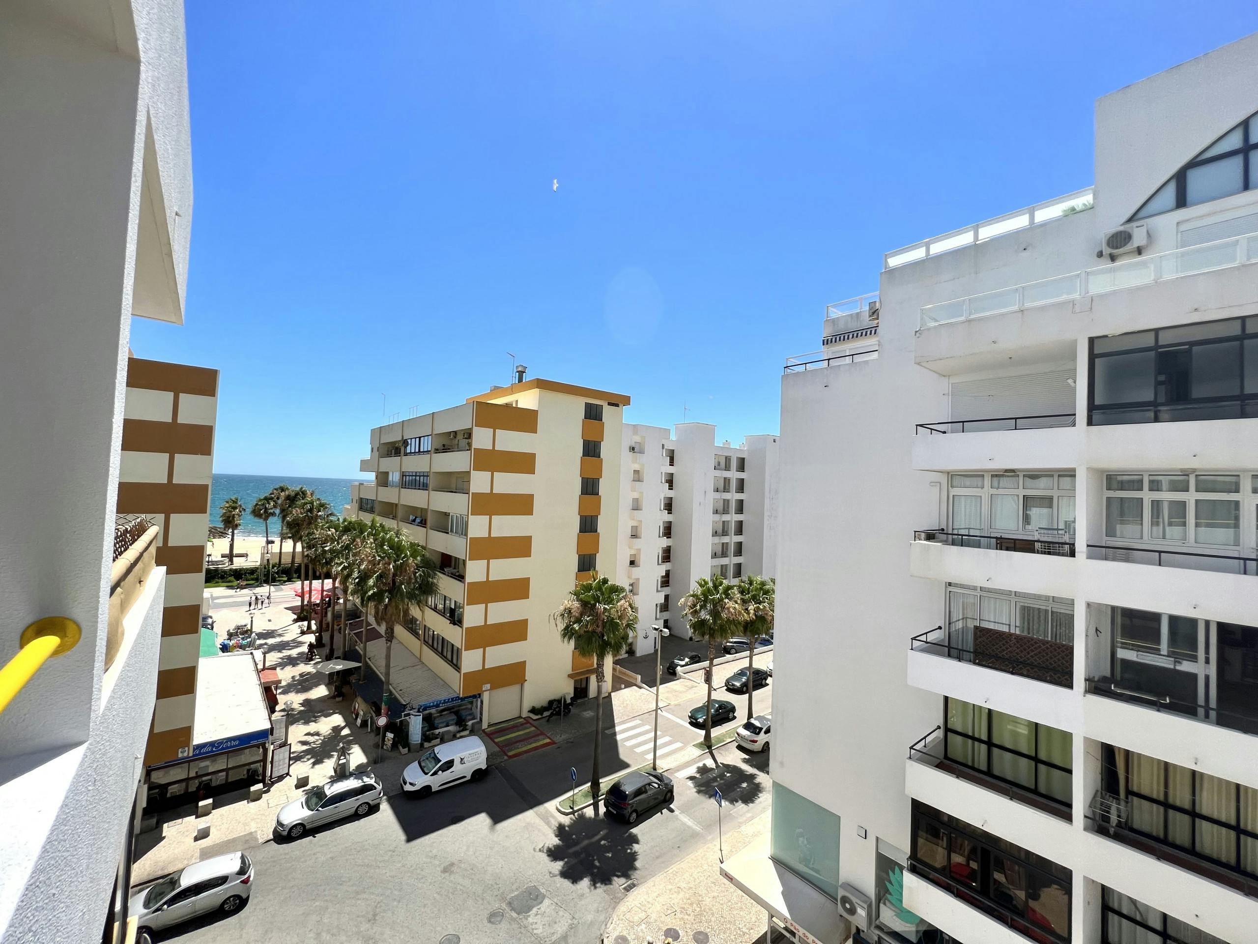 Apartament de închiriat pentru 9.999 EUR pe lună în Quarteira, Avenida Francisco Sá Carneiro