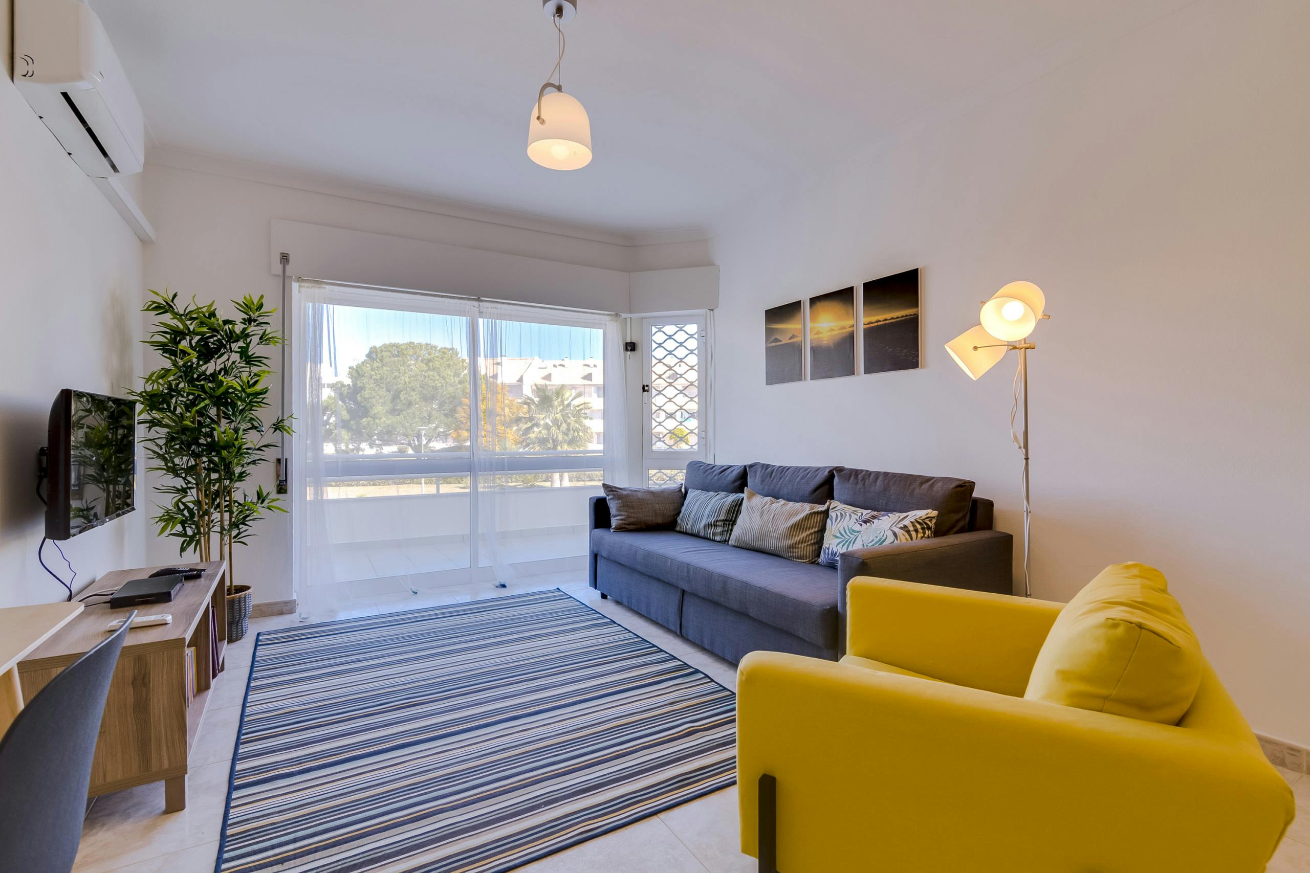 Apartamento para alugar por € 9.999 por mês em Quarteira, Volta dos Jacarandás