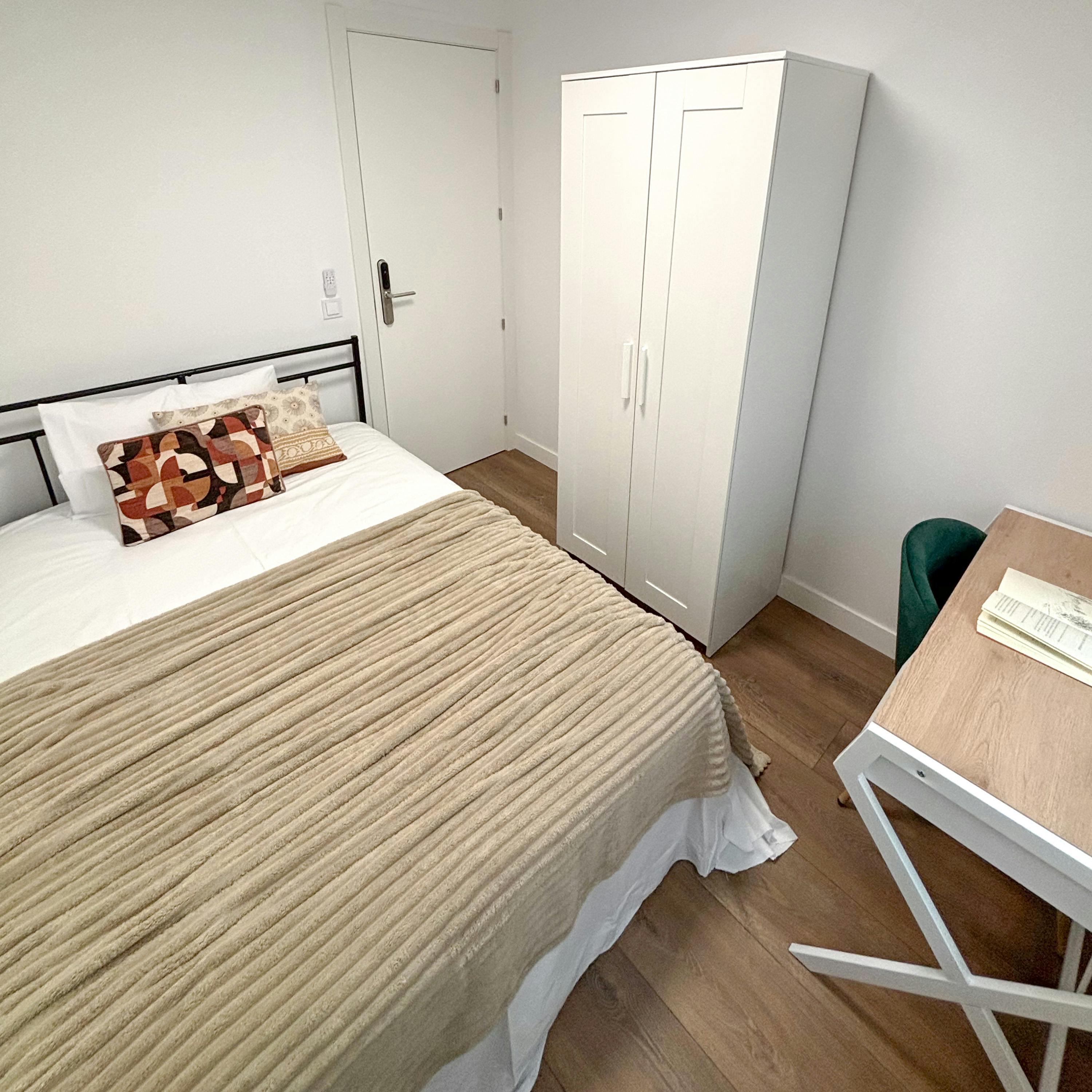 Private room in Calle de Núñez Morgado, Madrid (1745589) ROOM