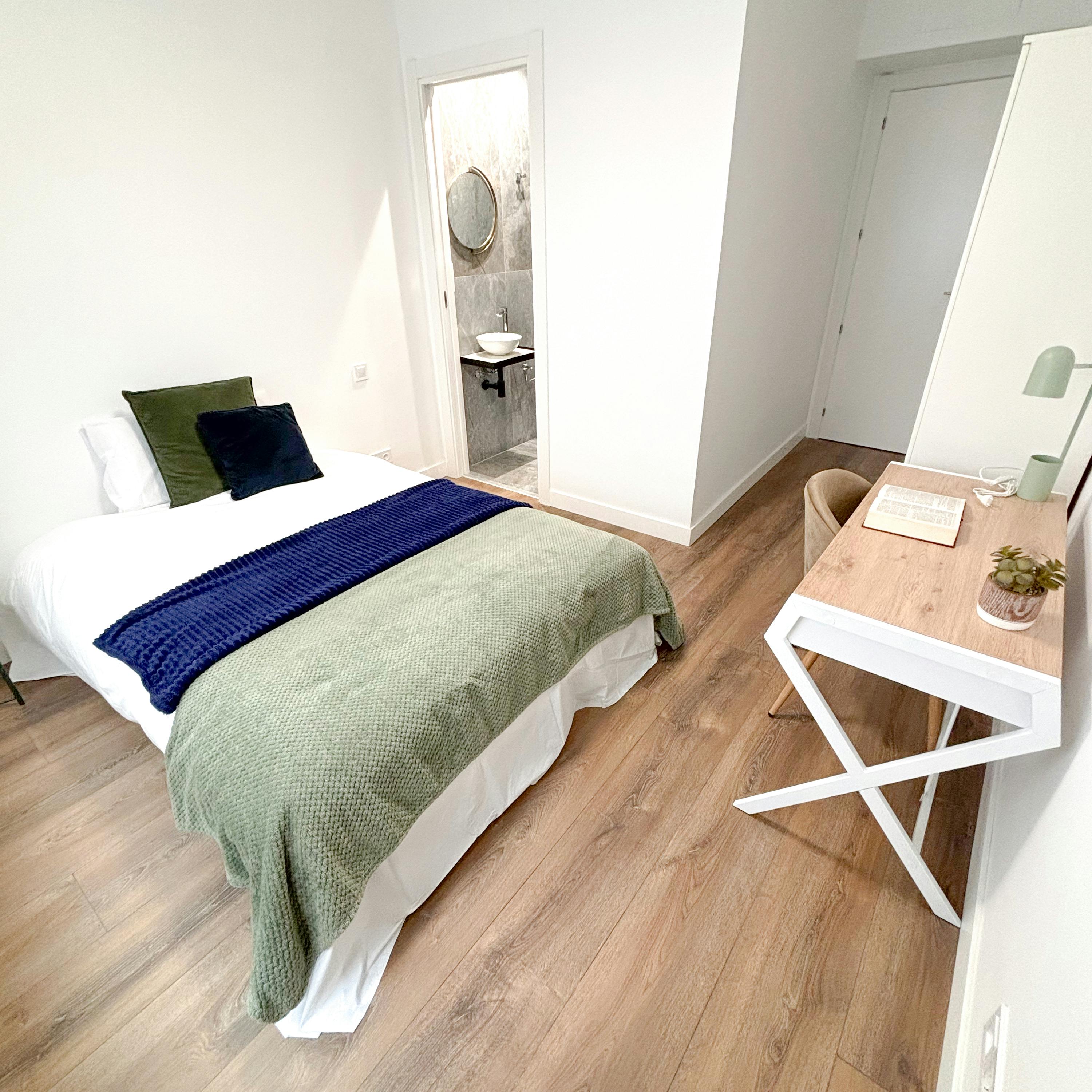 Private room in Calle de Núñez Morgado, Madrid (1745590) room image 1