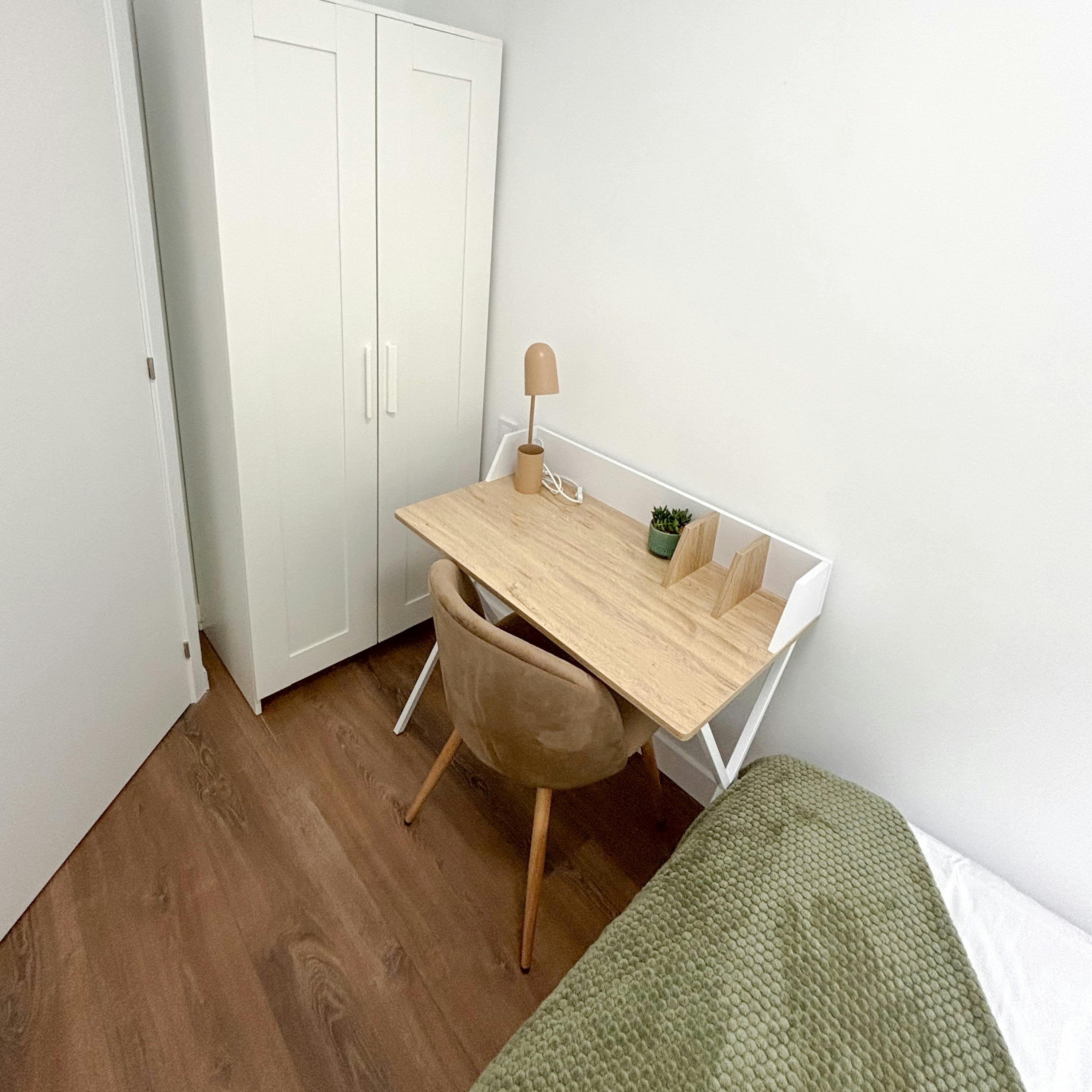 Private room in Calle de Núñez Morgado, Madrid (1745594) room image 2