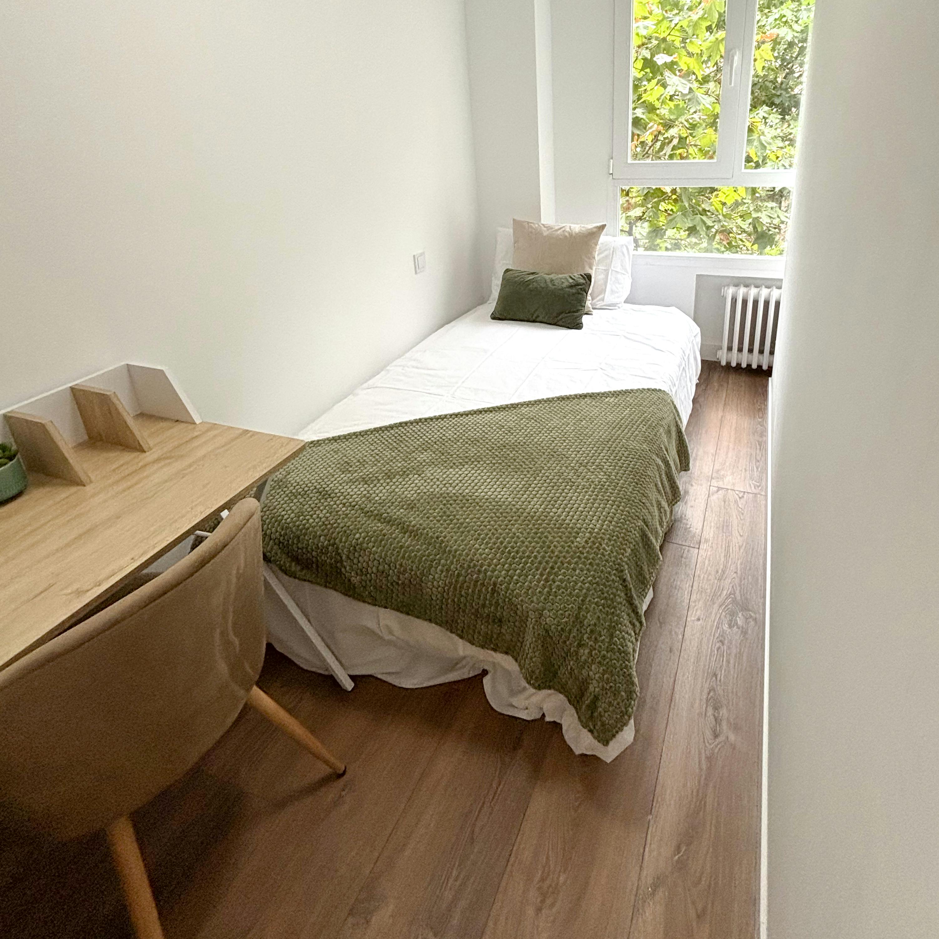 Private room in Calle de Núñez Morgado, Madrid (1745594) room image 1