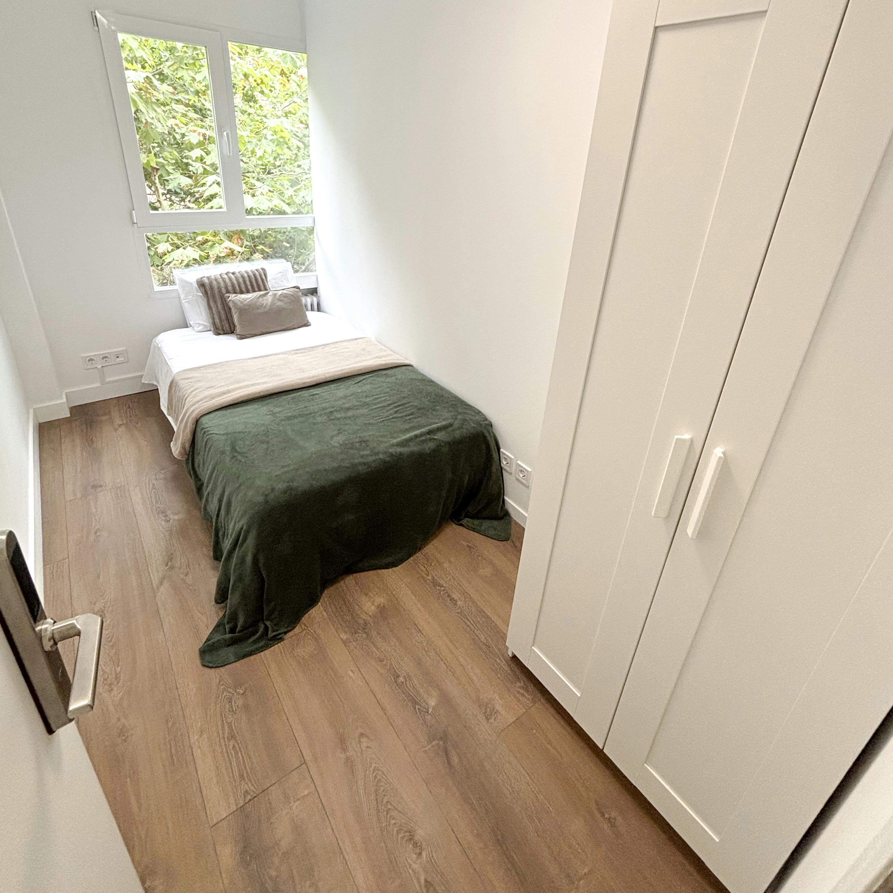 Private room in Calle de Núñez Morgado, Madrid (1745604) room image 1