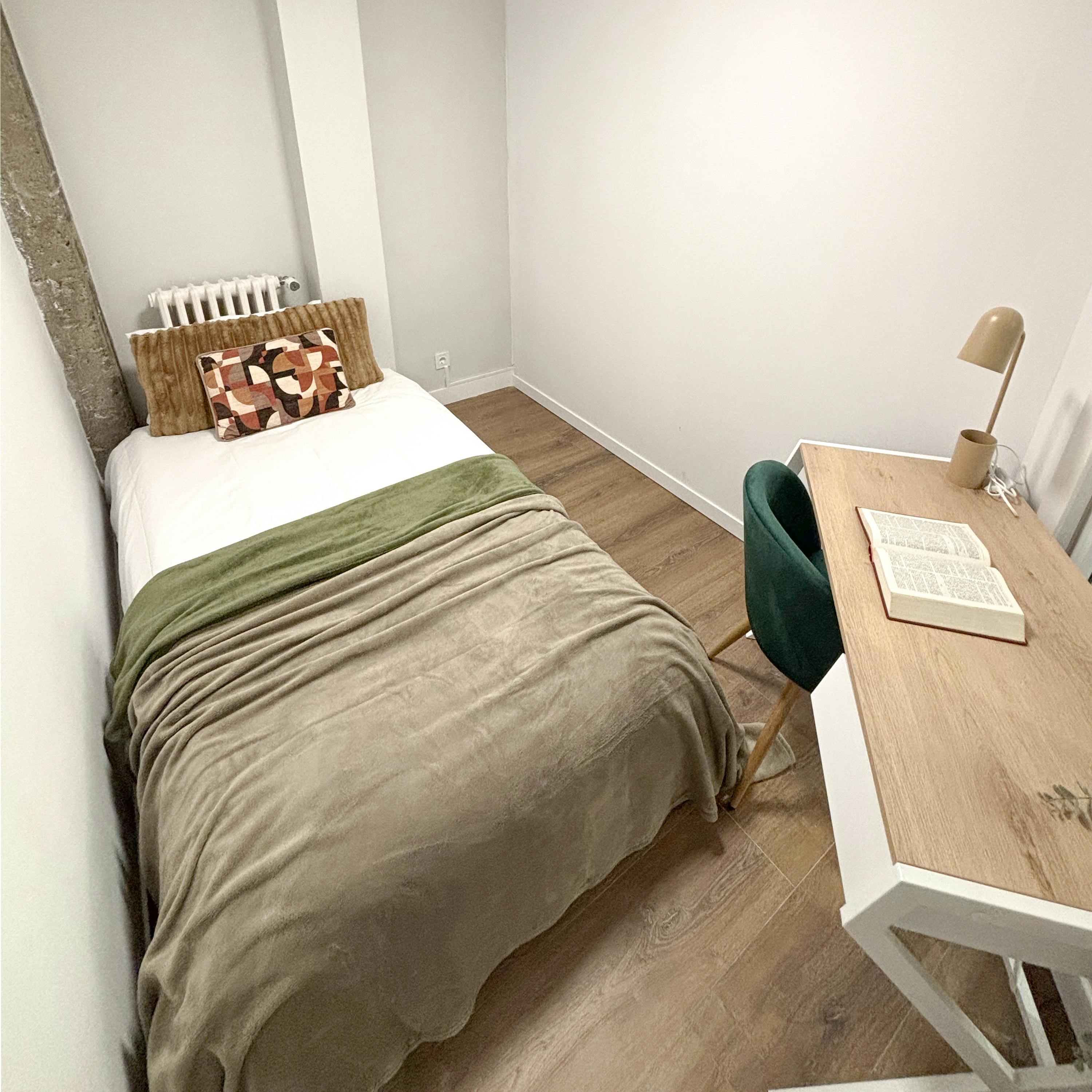 Private room in Calle de Núñez Morgado, Madrid (1745618) room image 1