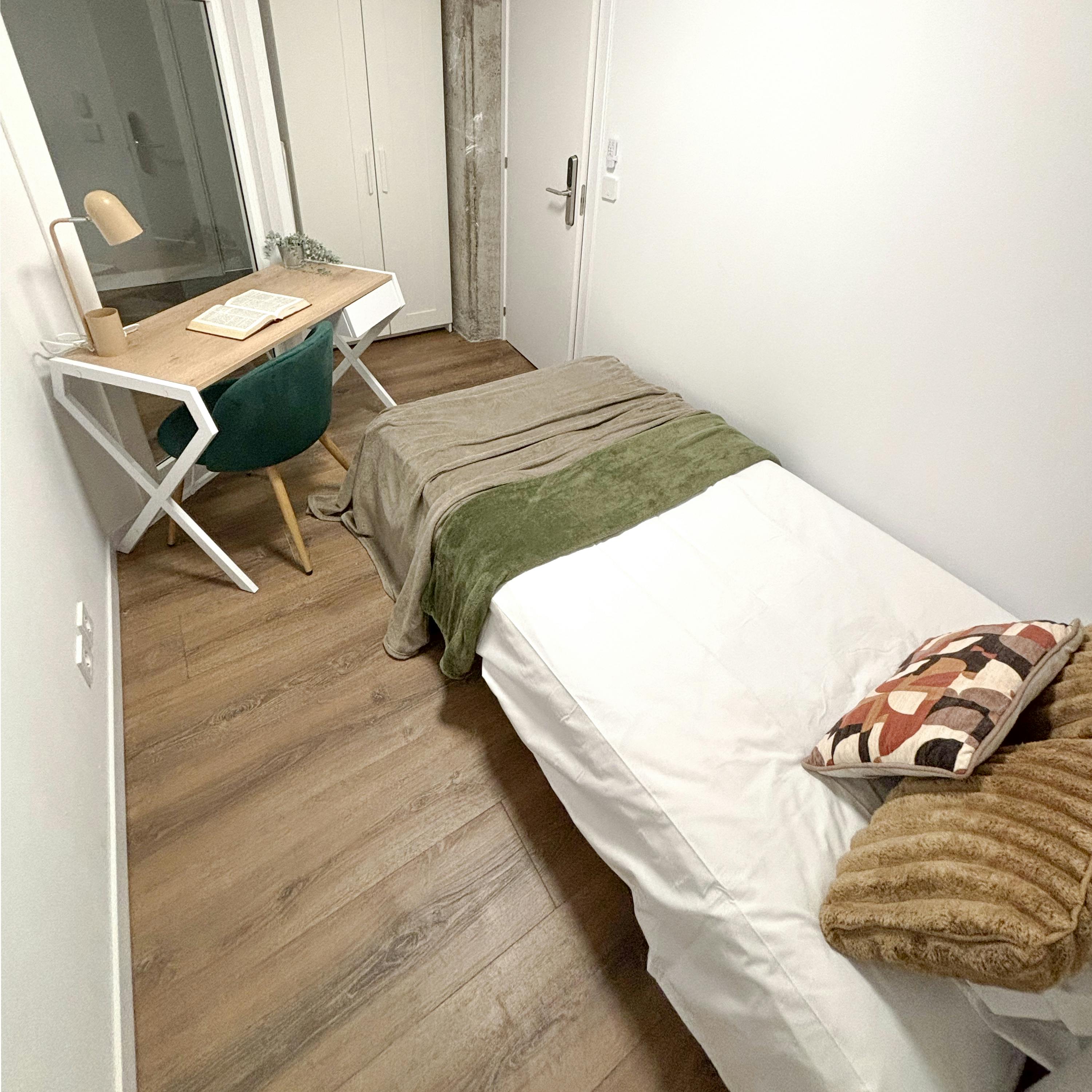 Private room in Calle de Núñez Morgado, Madrid (1745618) room image 2