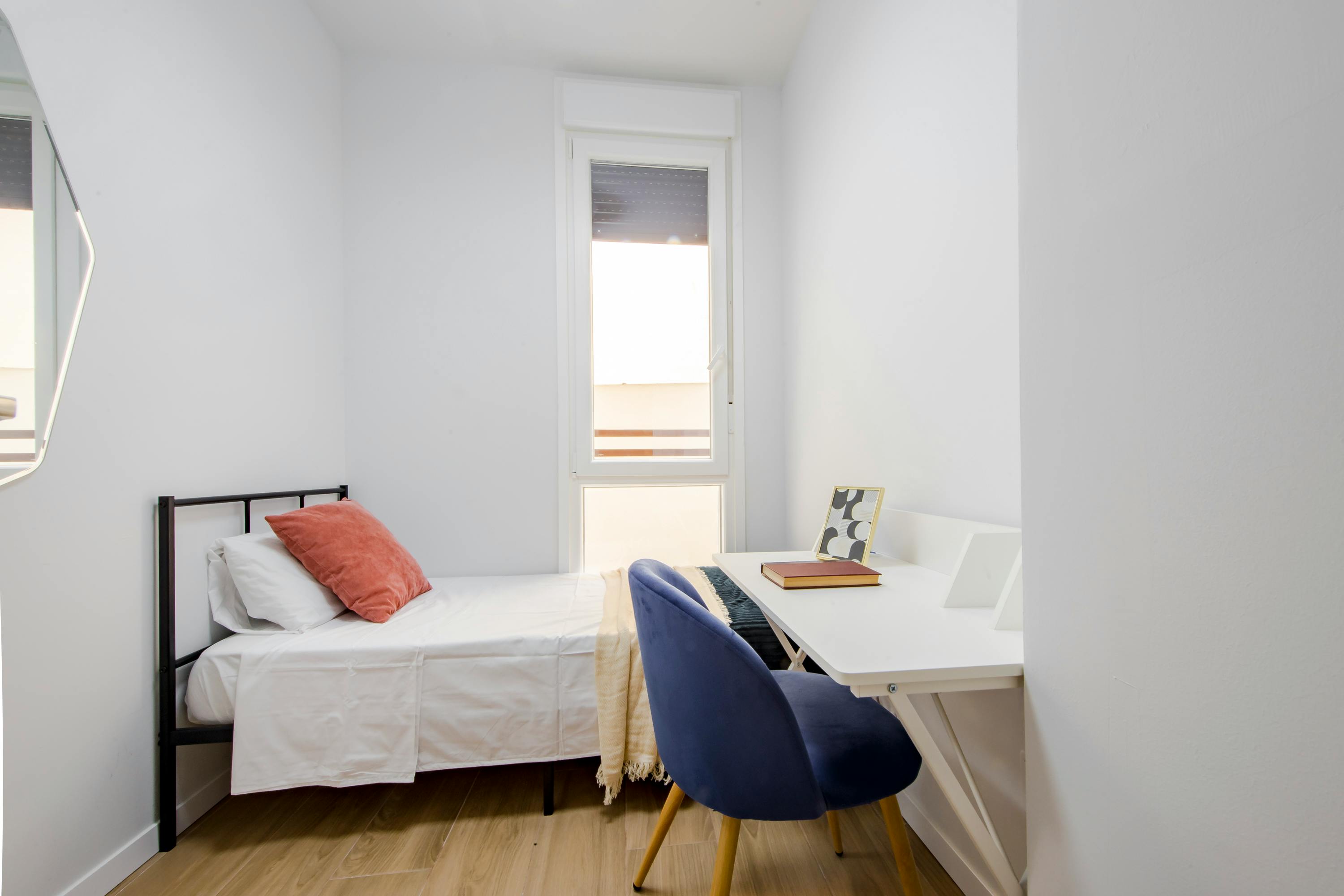 Private room in Calle de Donoso Cortés, Madrid (1745633) room image 1