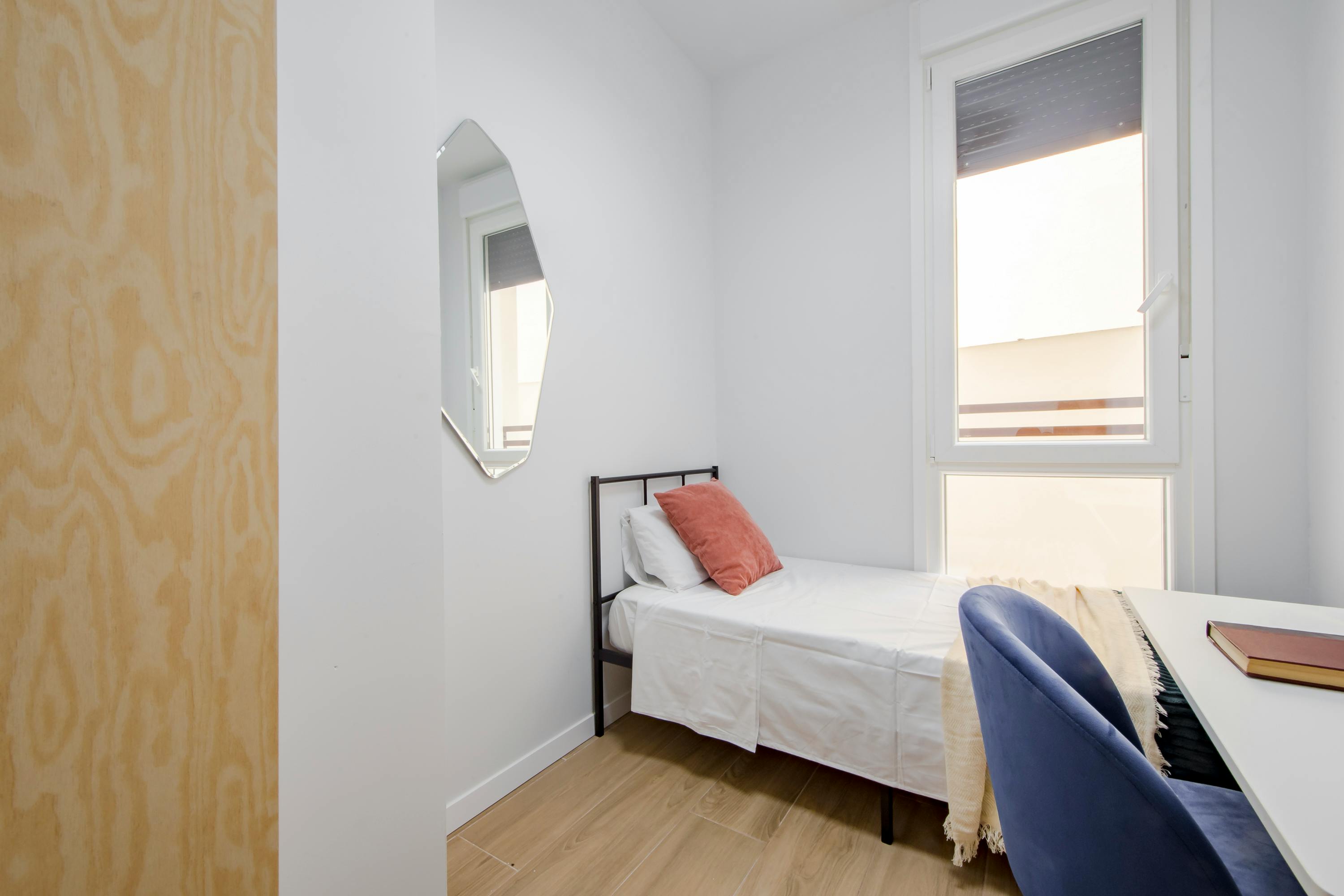 Private room in Calle de Donoso Cortés, Madrid (1745633) room image 2