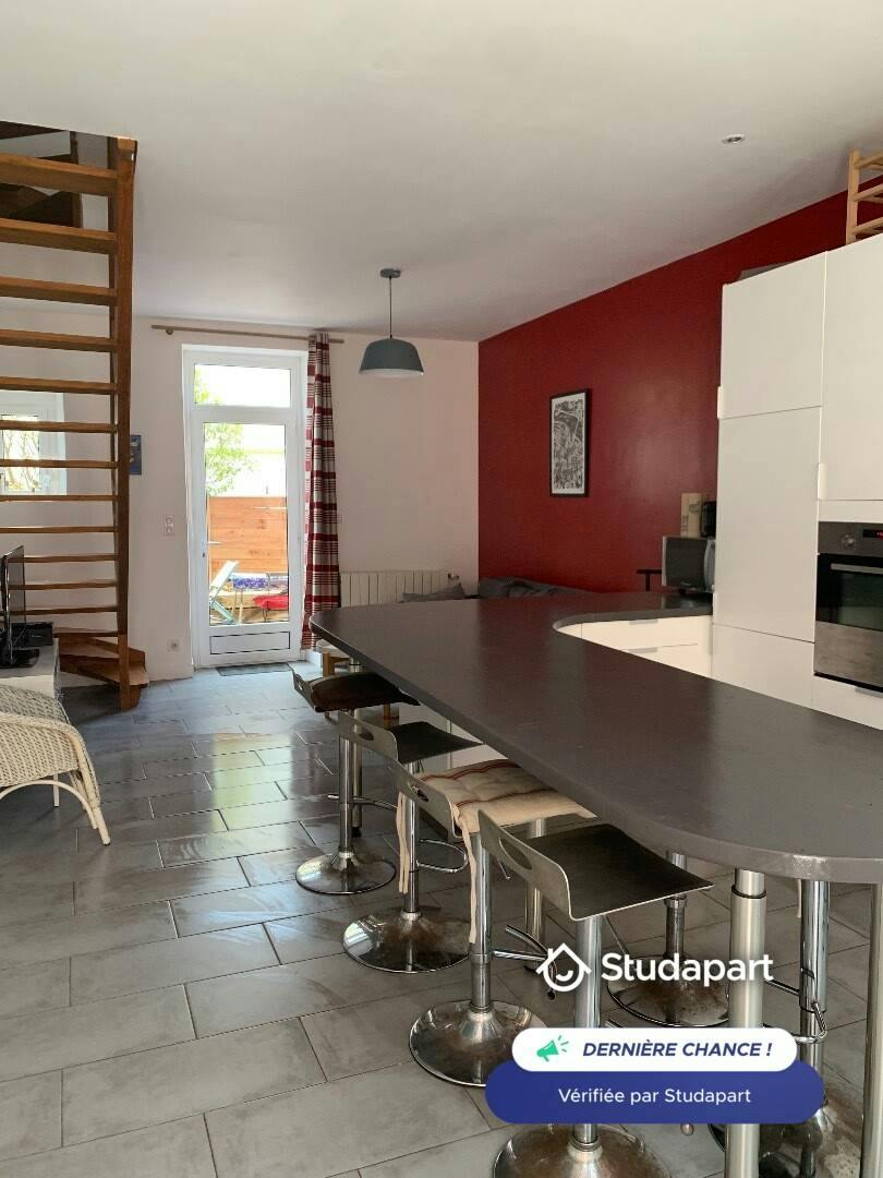 House for rent for €1,170 per month in Biarritz, Avenue Voltaire