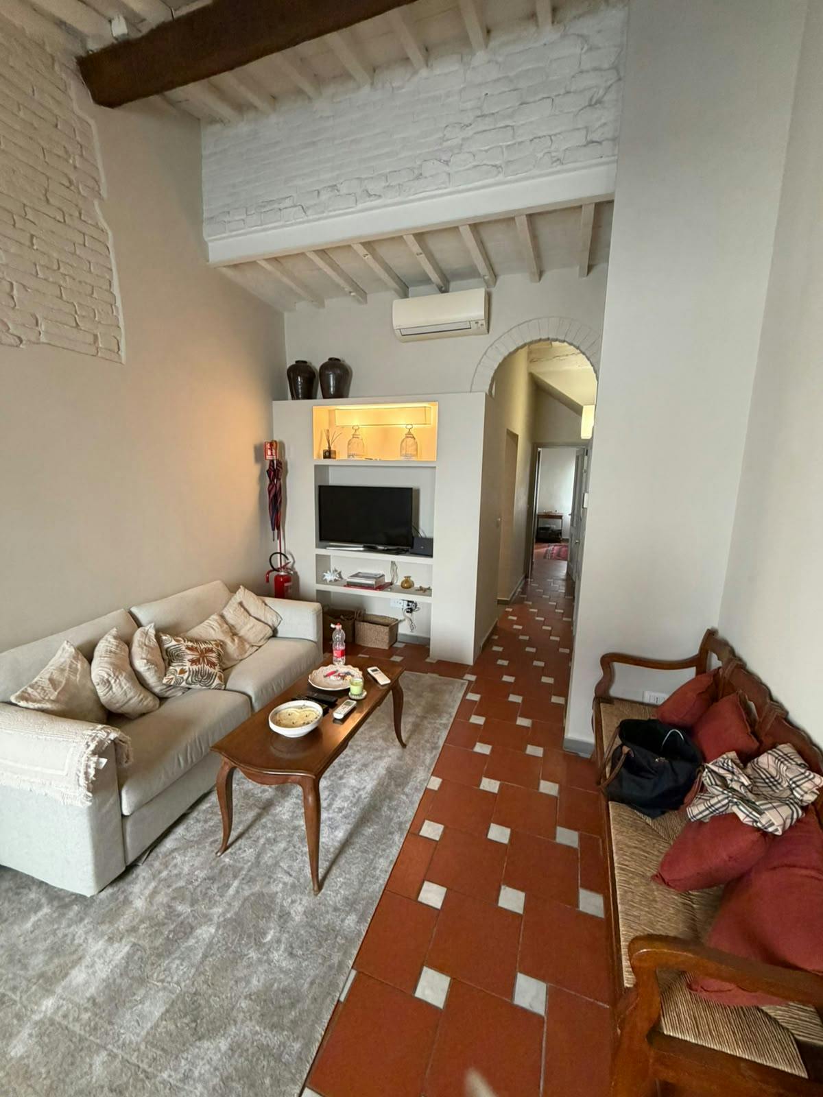 Apartment for rent for €2,500 per month in San Frediano, Borgo San Frediano