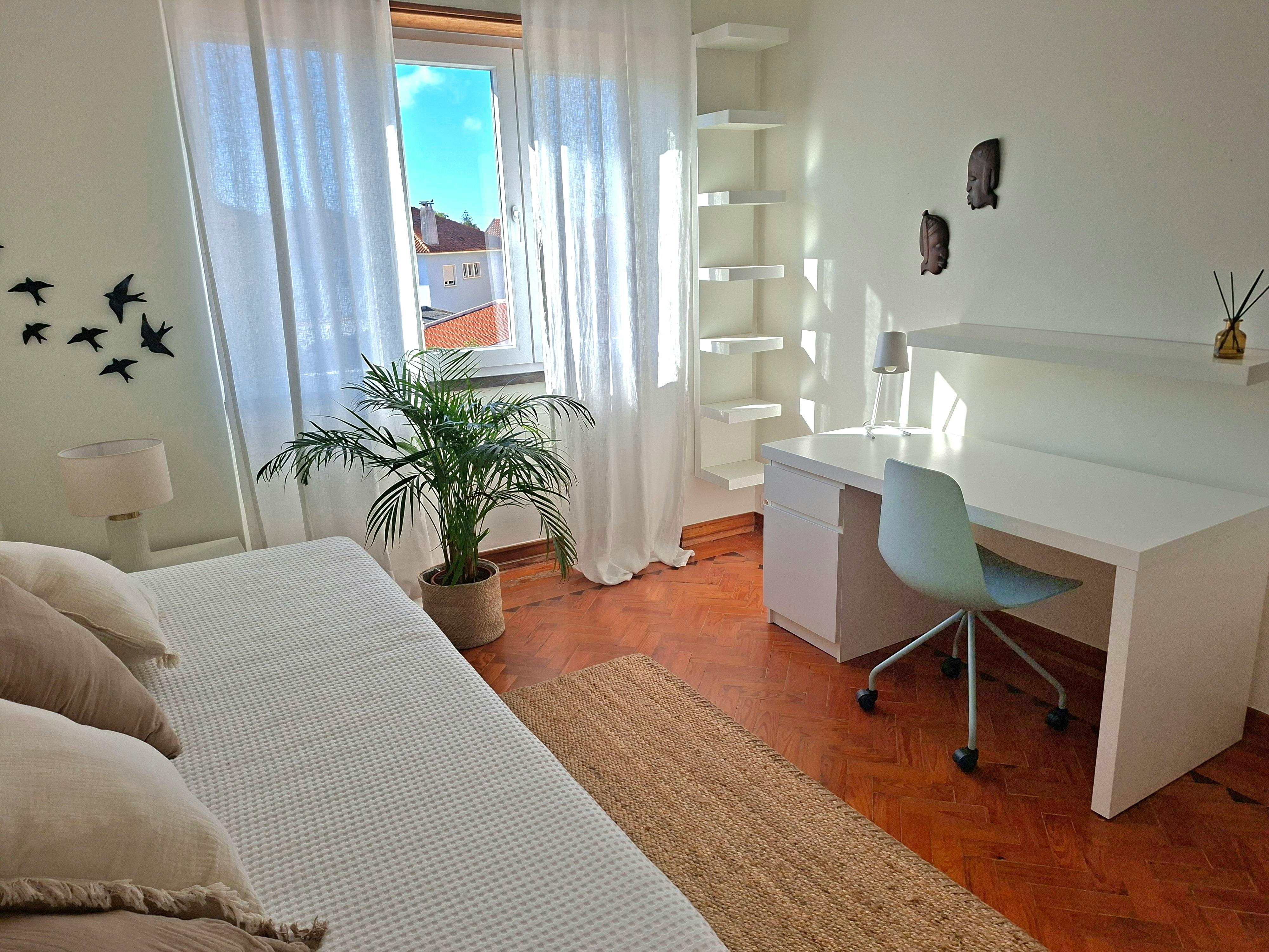 Private room for rent for €750 per month in Parede, Rua Gil Vicente