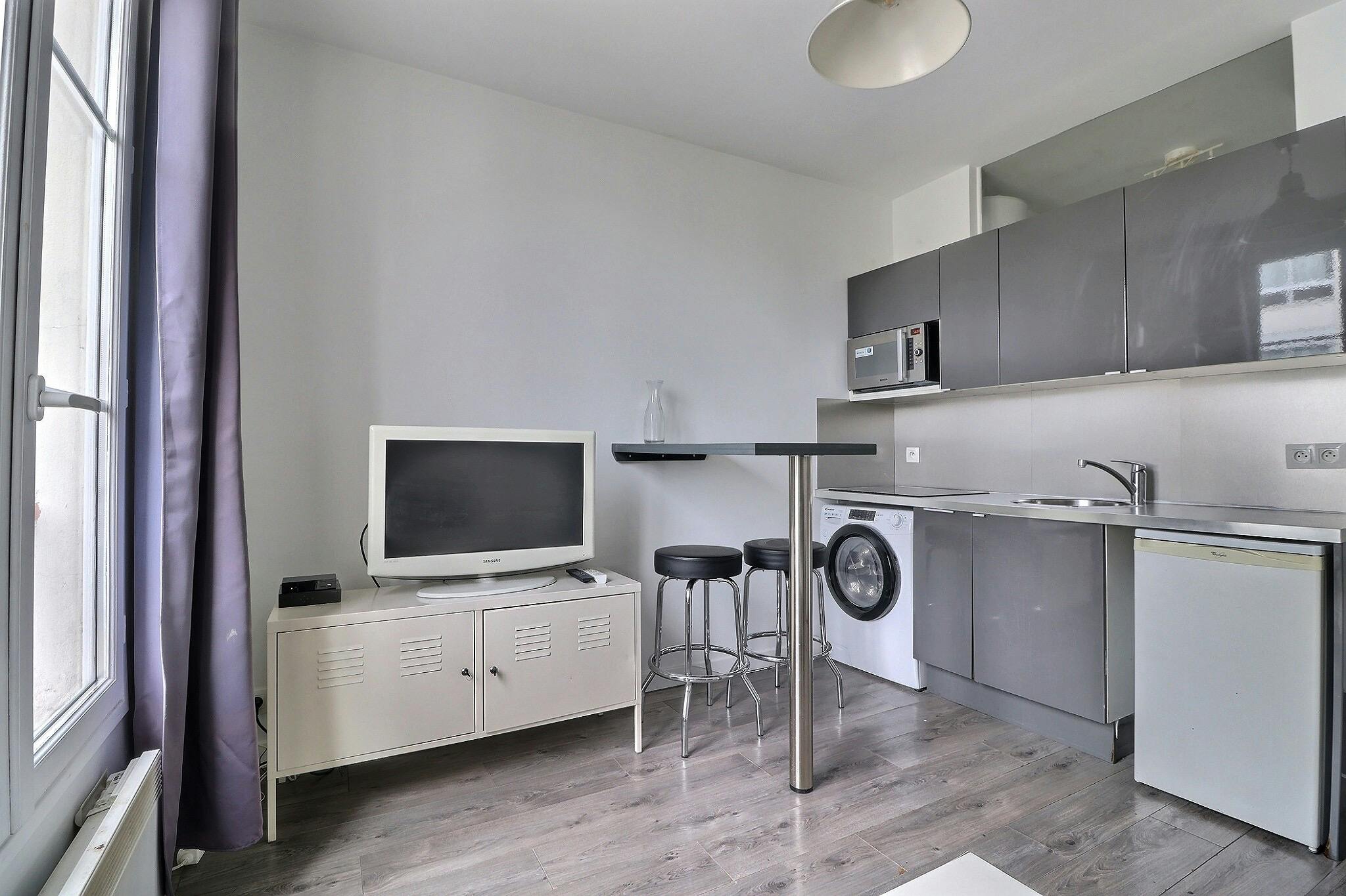 1-Bedroom Apartment in Rue du Moulin Joly, Paris (1745926) ROOM 3