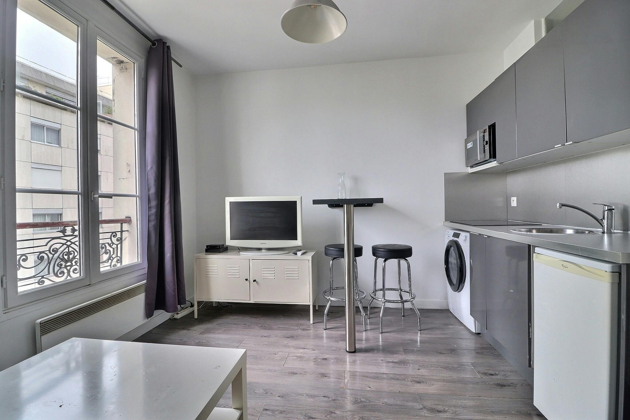 1-Bedroom Apartment in Rue du Moulin Joly, Paris (1745926) ROOM 2