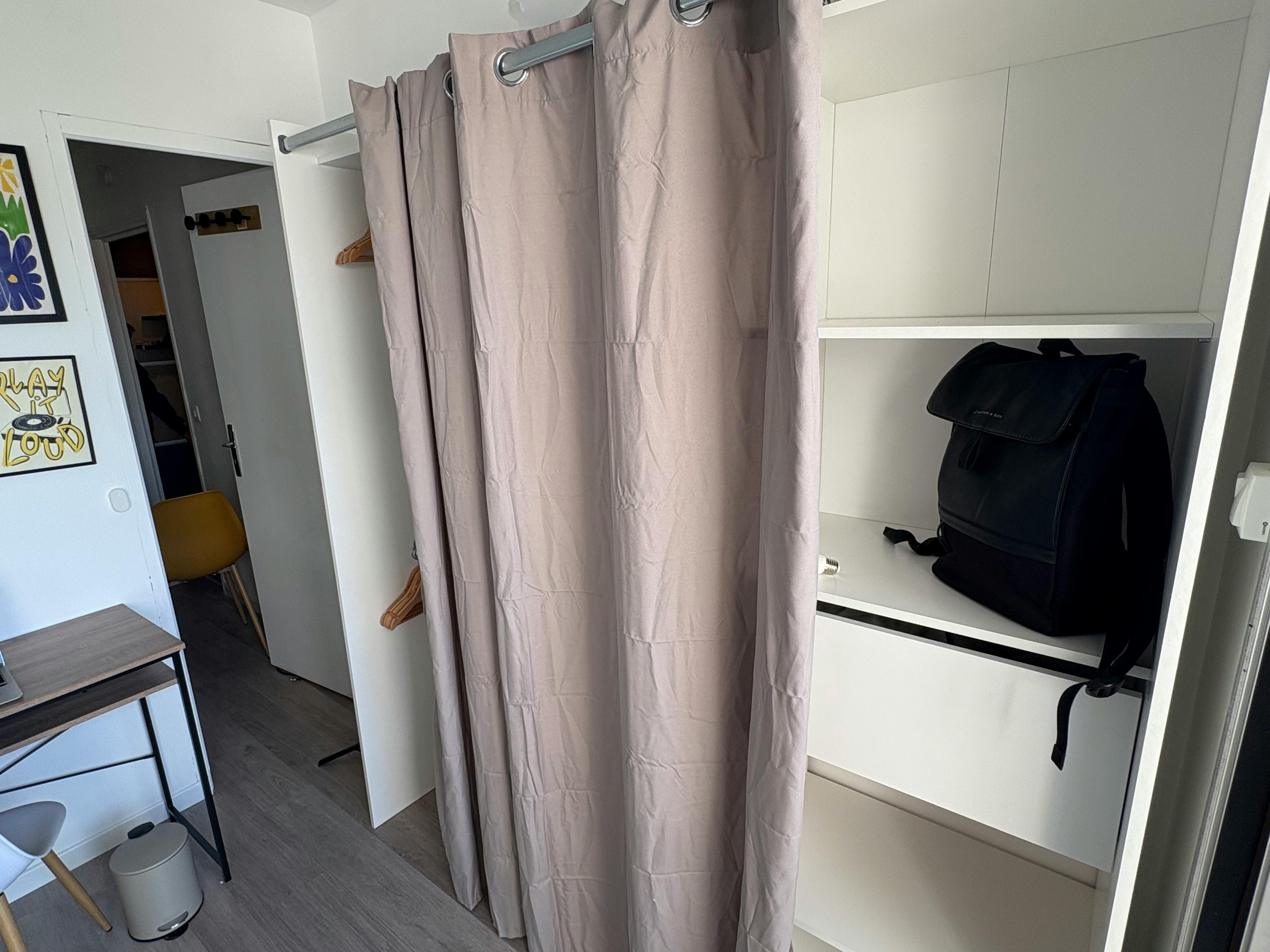 Private room for rent on Rue de la Fontaine au Roi, Paris - Vue 5