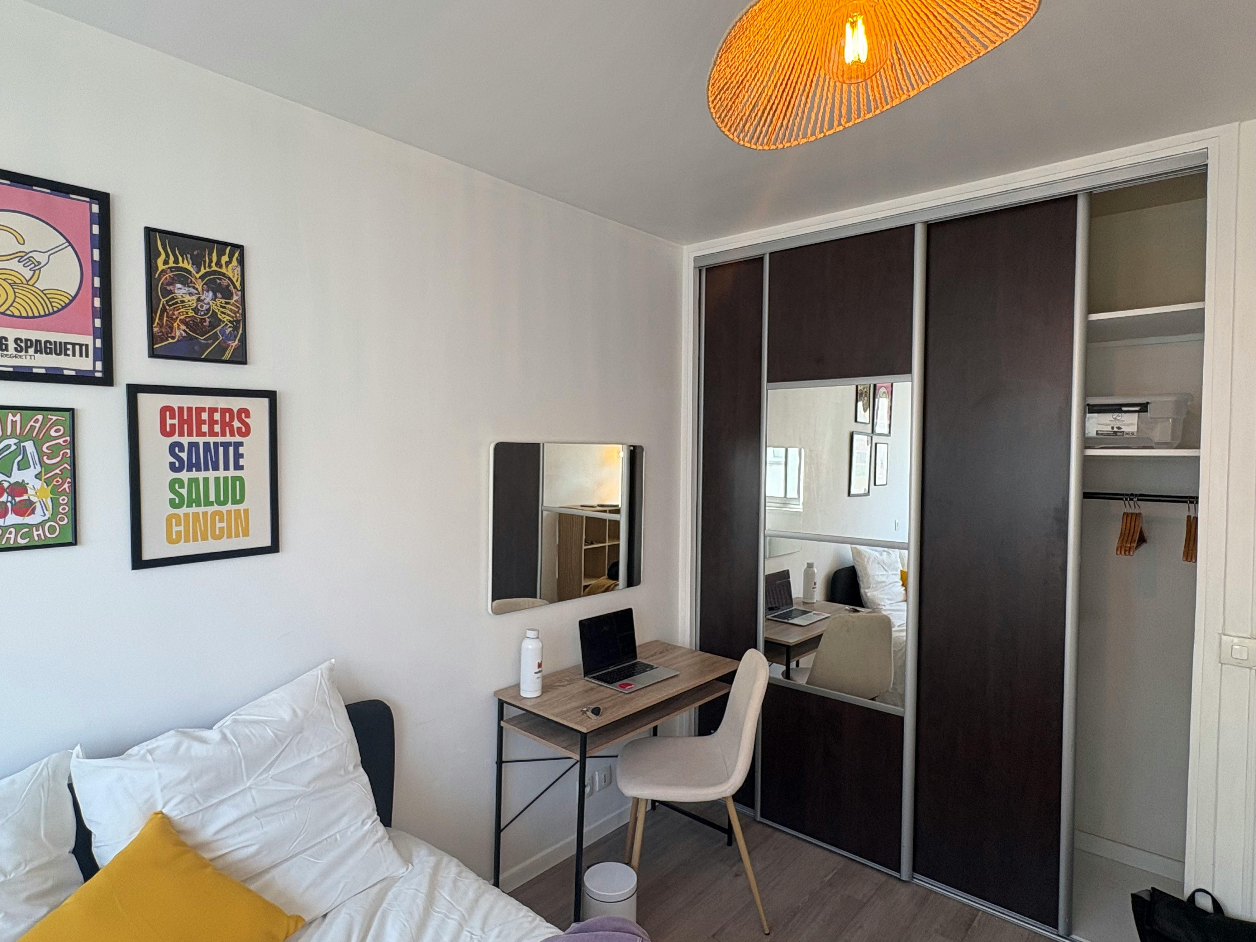 Private room for rent on Rue de la Fontaine au Roi, Paris - Vue 3