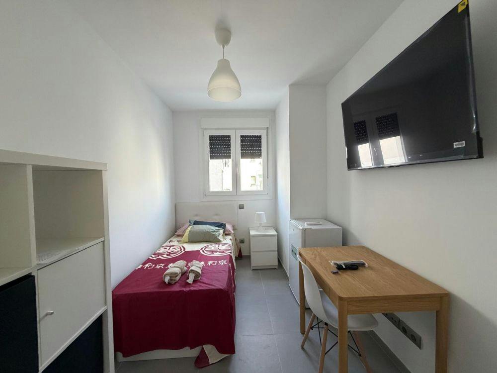 Private room in Paseo de Alberto Palacios, Madrid (1746118) room image 1