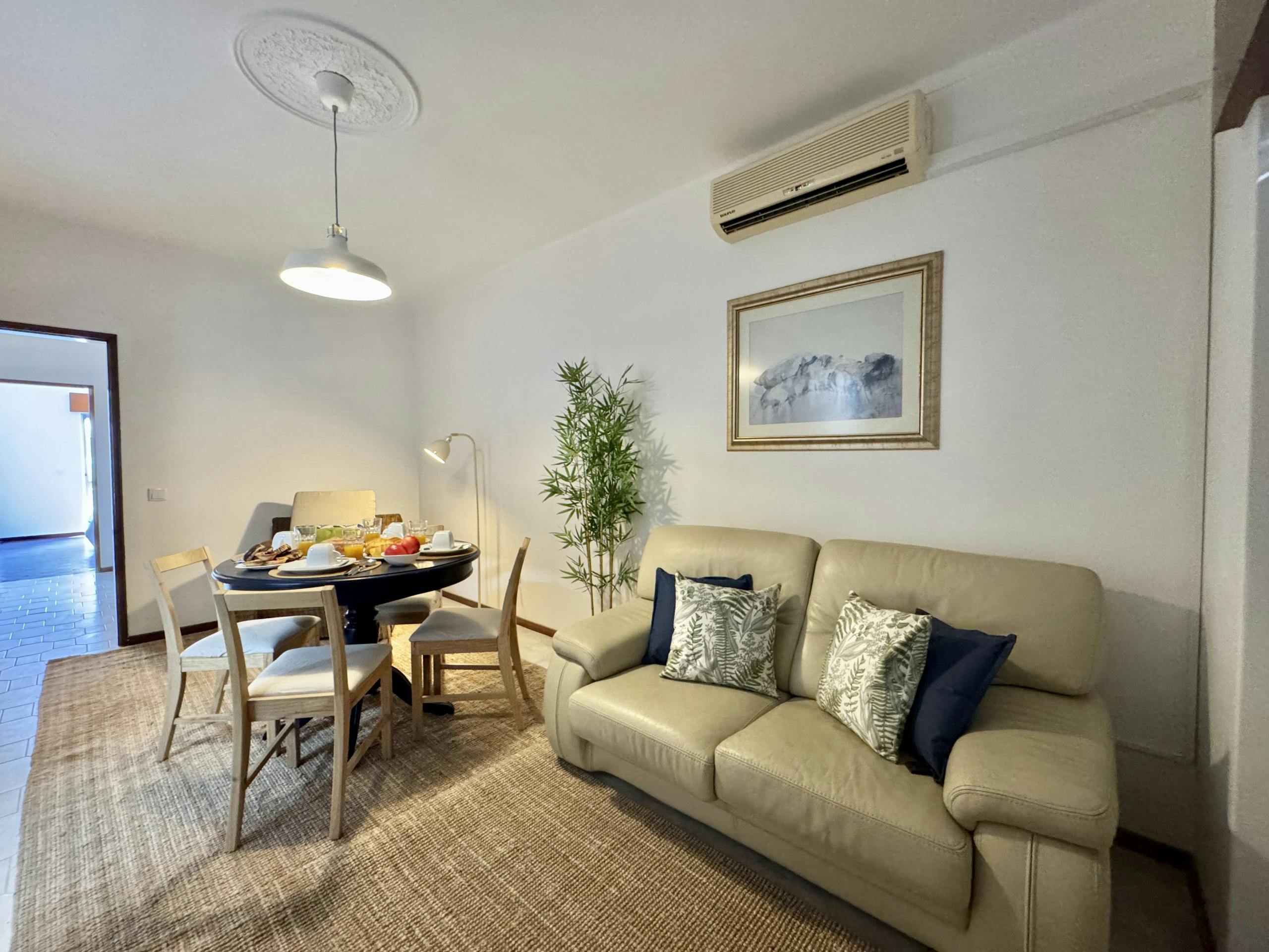 2-Bedroom Apartment in Rua Brito Cabreira, Faro (1746138) ROOM 1