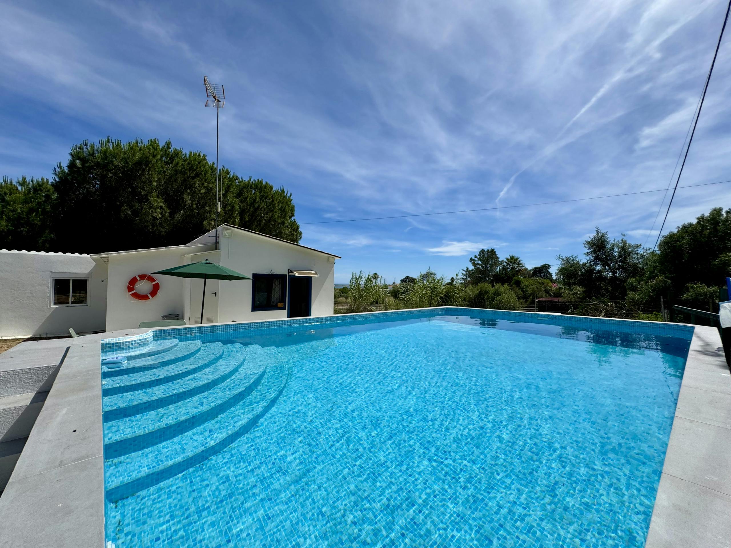 Appartement à louer pour 9 999 €/mois à Luz, Sítio do Pinheirô