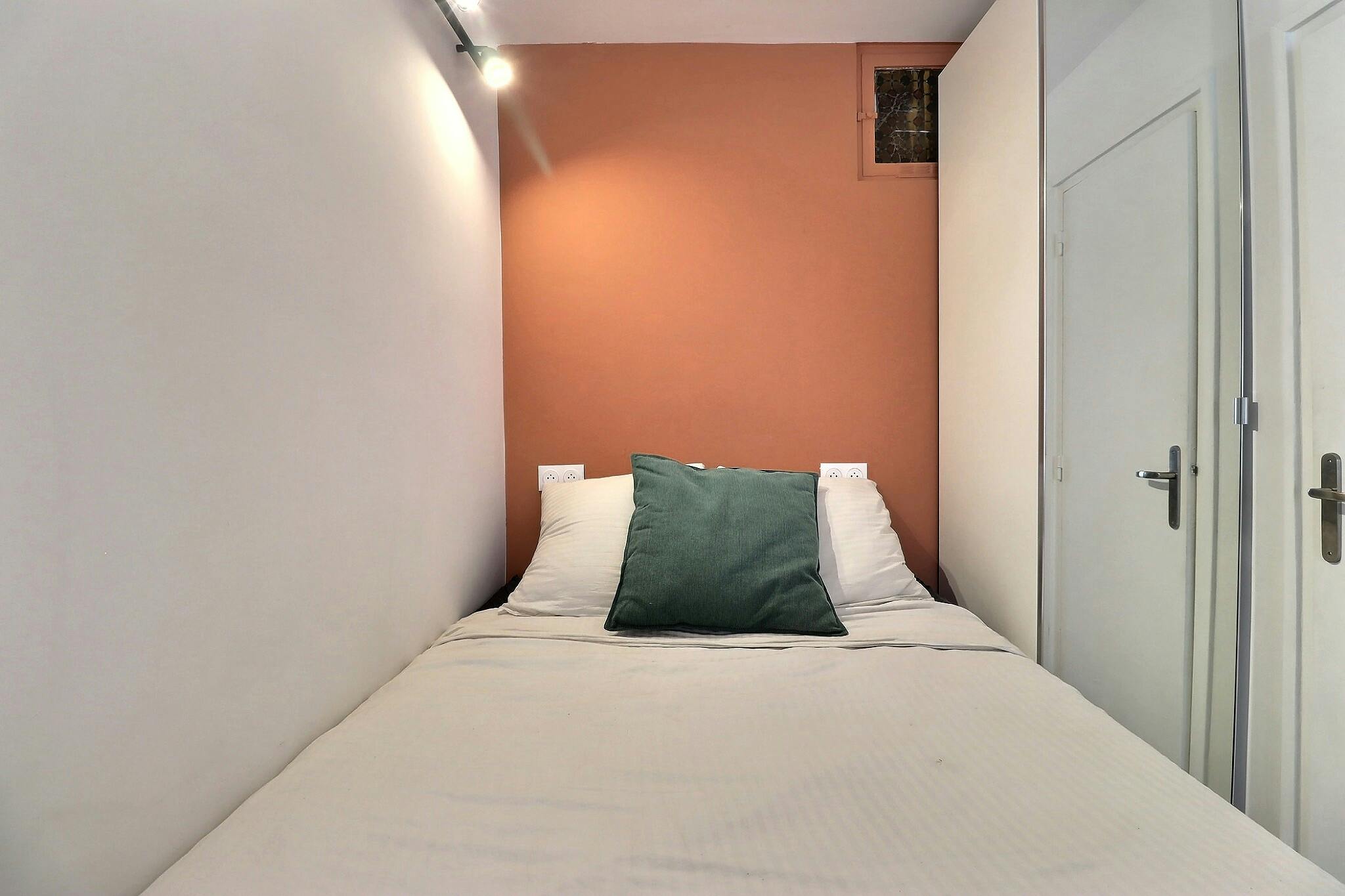 1-Bedroom Apartment in Rue de l'Agent Bailly, Paris (1746305) room image 10
