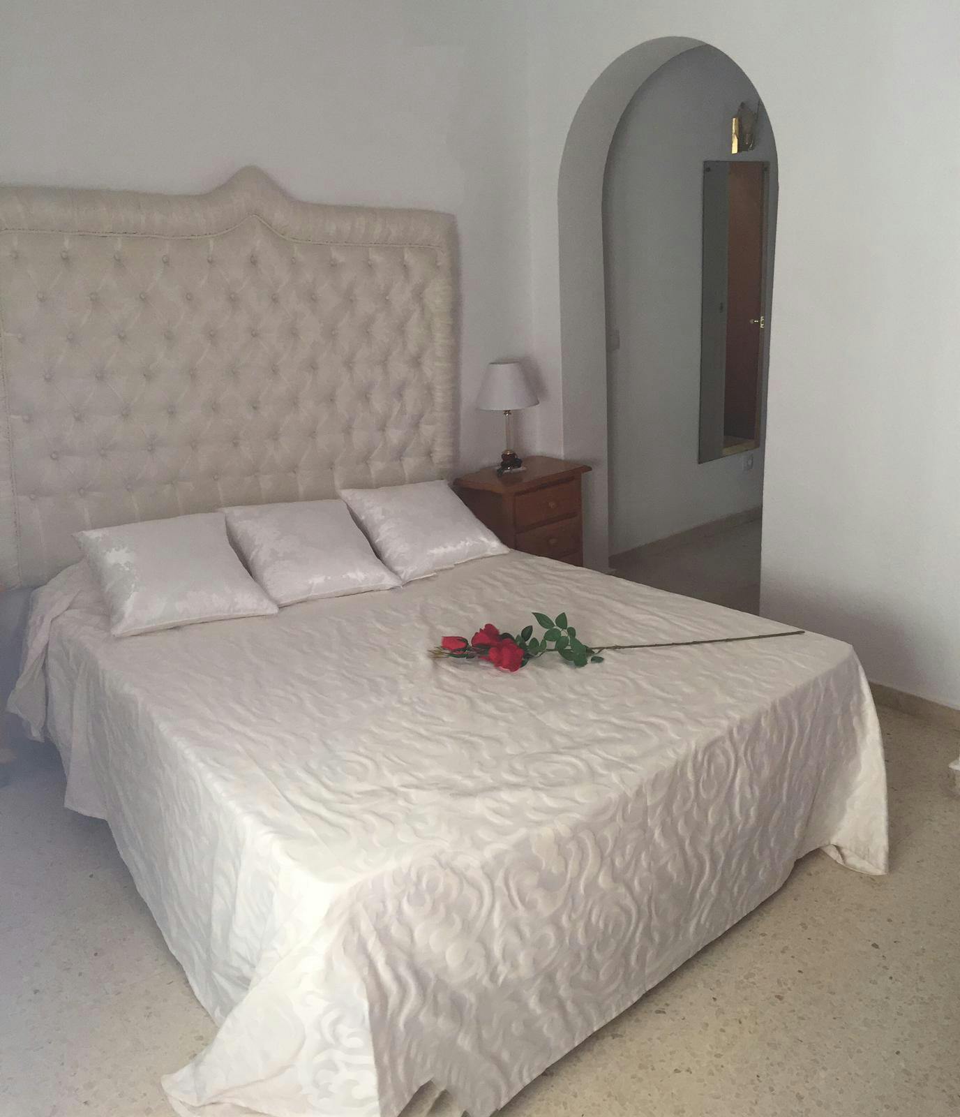 Appartement te huur voor € 2.000 per maand in Marbella, Avenida Ricardo Soriano