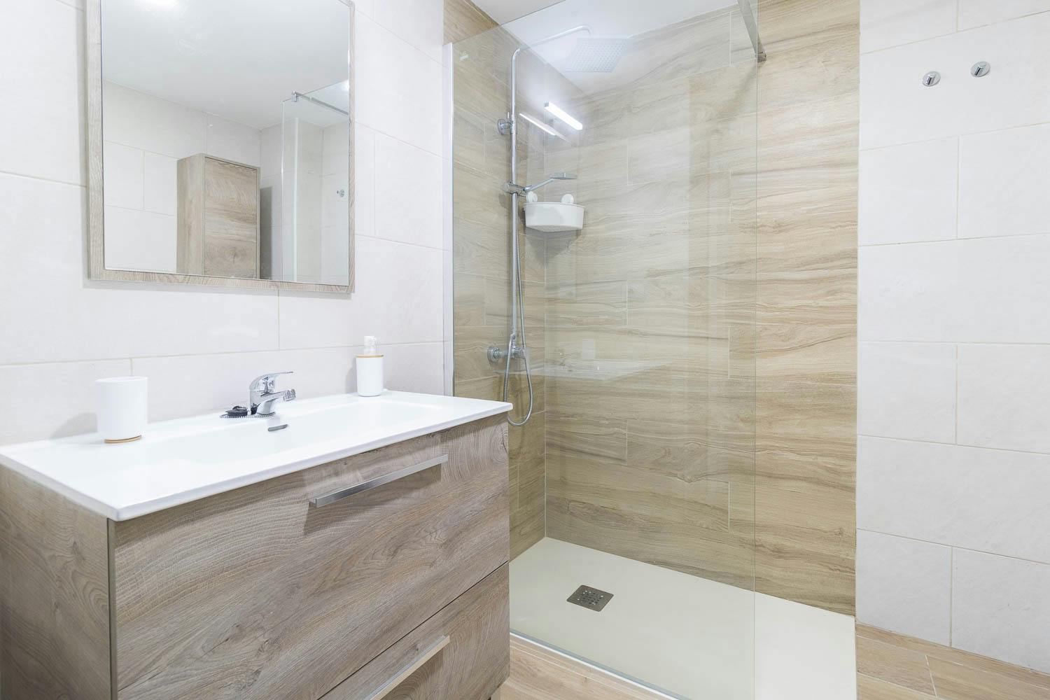 2-Bedroom Apartment in Calle Bernardo de la Torre, Las Palmas de Gran Canaria (1746520) ROOM 2
