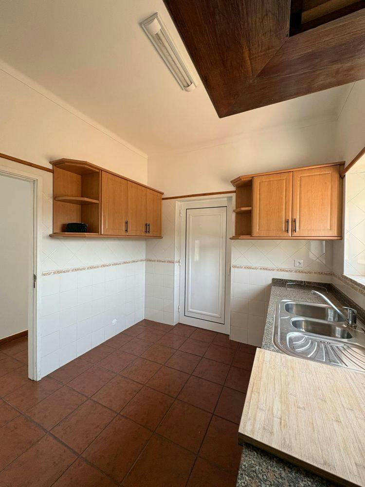 Apartament de închiriat pentru 890 EUR pe lună în Cristelo, Rua de Lamprejão
