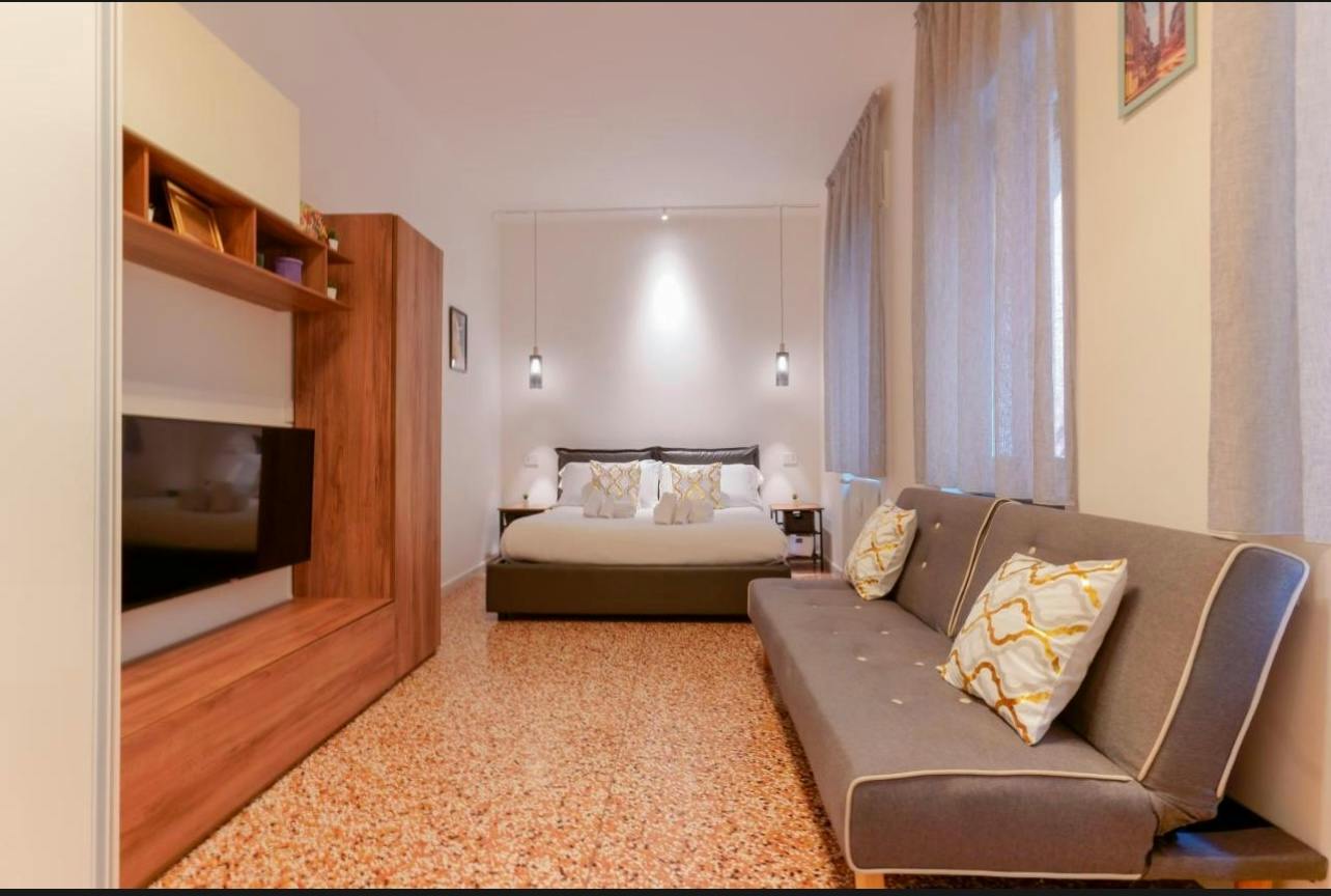 1-Bedroom Apartment in Via Farini, Bologna (1746655) room image 9