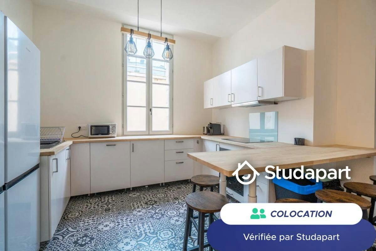 Private room for rent on Rue Latour, Bordeaux - Plus