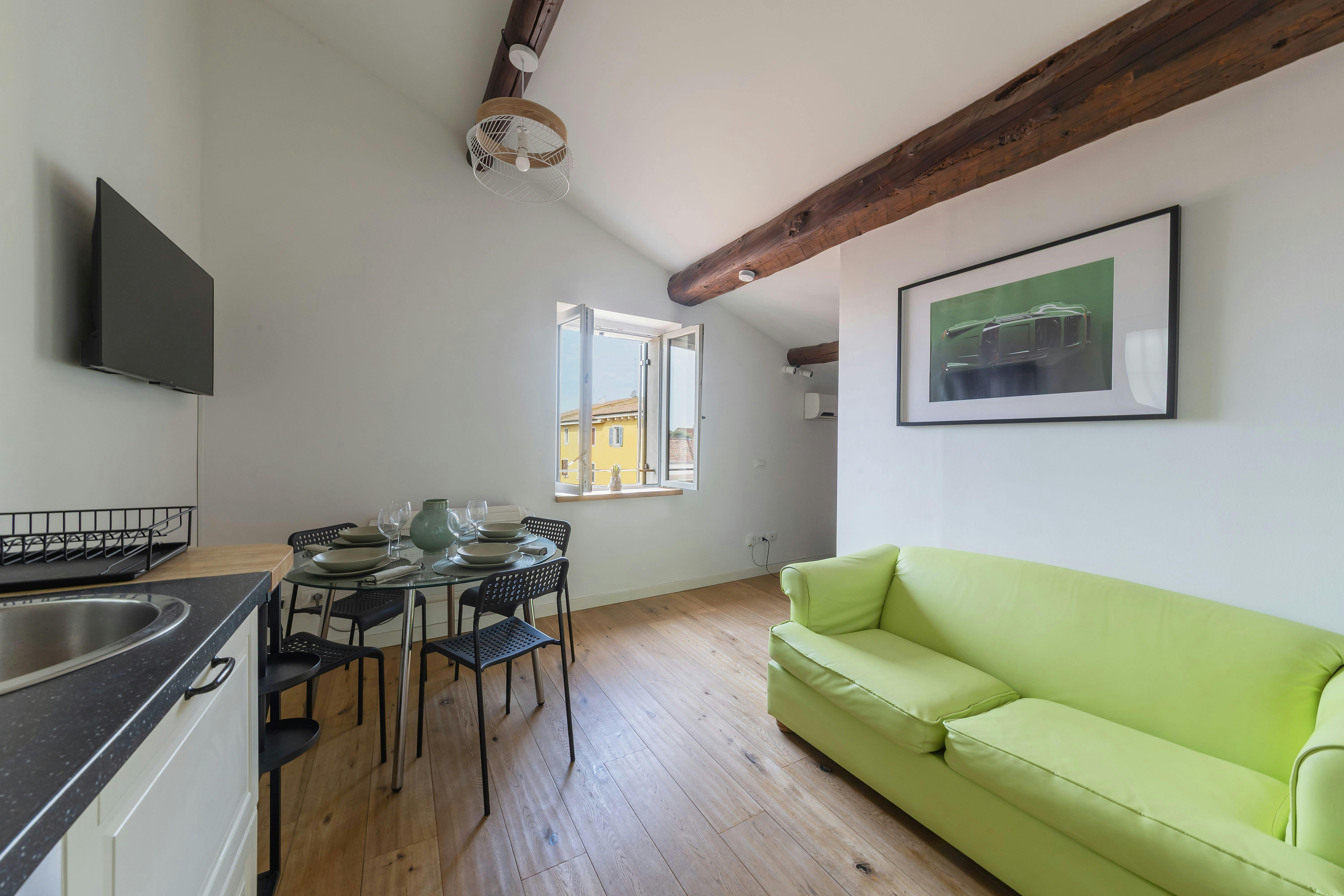 Apartment for rent for €1,500 per month in Verona, Via S. Nazaro