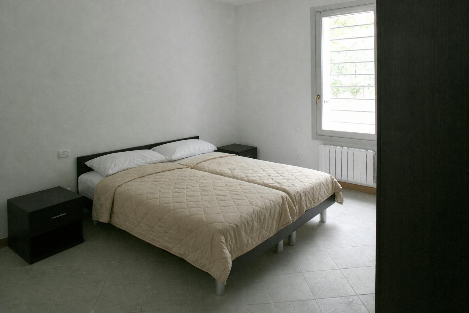 Shared room in Via Pompeo Leoni, Milan (1746816) room image 1
