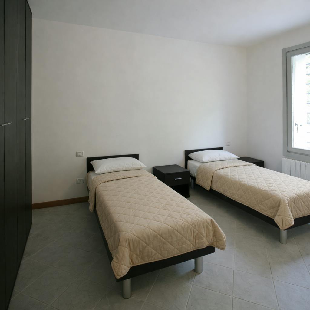 Shared room in Via Pompeo Leoni, Milan (1746816) room image 2