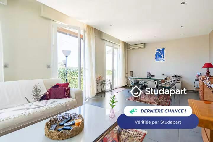 Appartamento in affitto a 1400 € al mese a Saint-Raphaël, Boulevard Christian Lafon