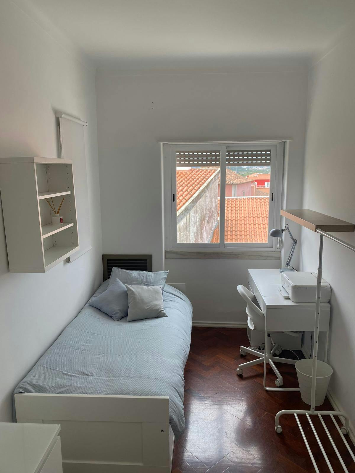 私人房间 正在以 €475 的月租出租，其位于 Montelavar, Rua do Espirito Santo