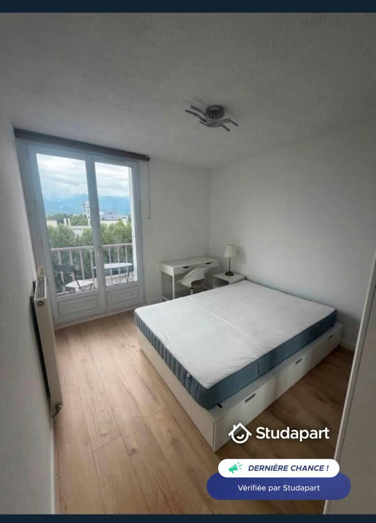 Wohnung zu mieten für 900 € pro Monat in Grenoble, Rue Claude Debussy
