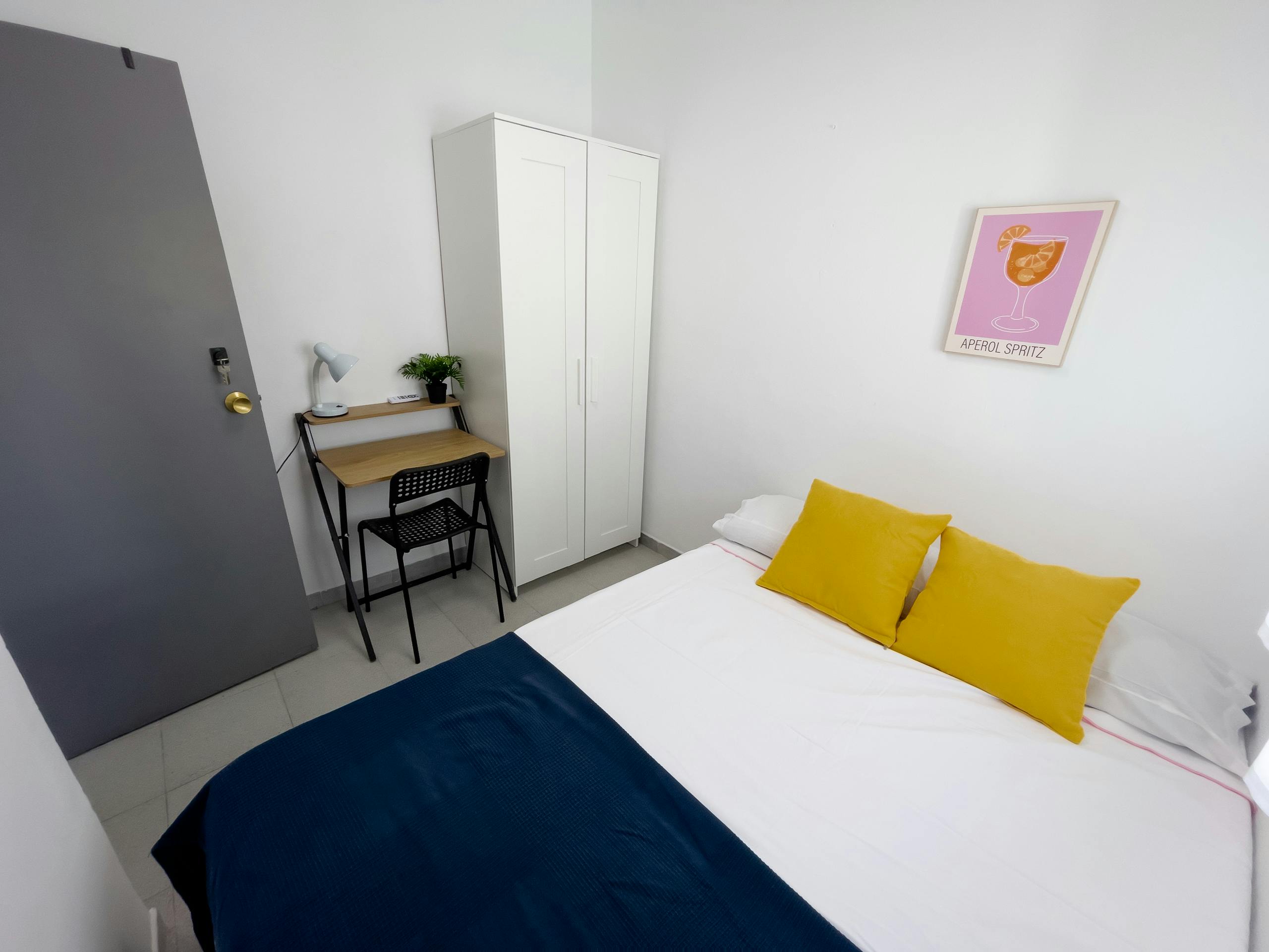Privé kamer te huur voor € 400 per maand in Sevilla, Santo Domingo Savio