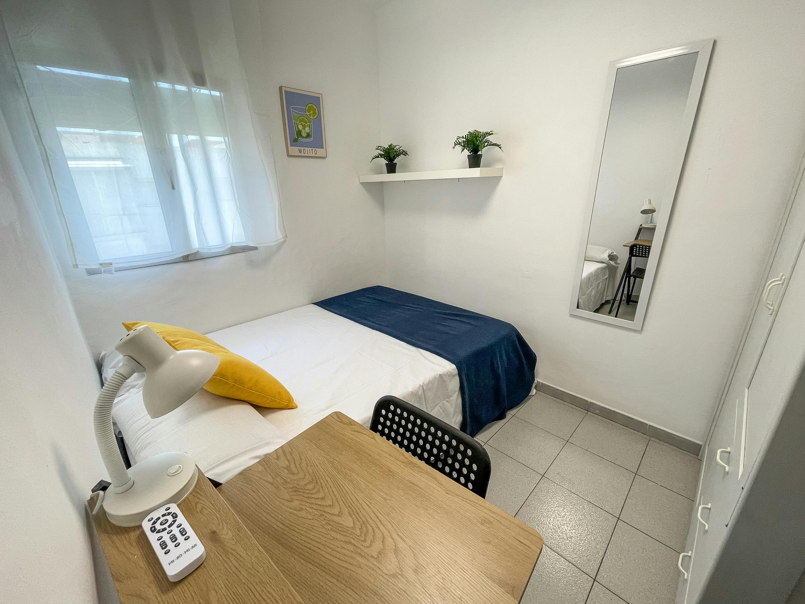 Privé kamer te huur voor € 415 per maand in Sevilla, Santo Domingo Savio