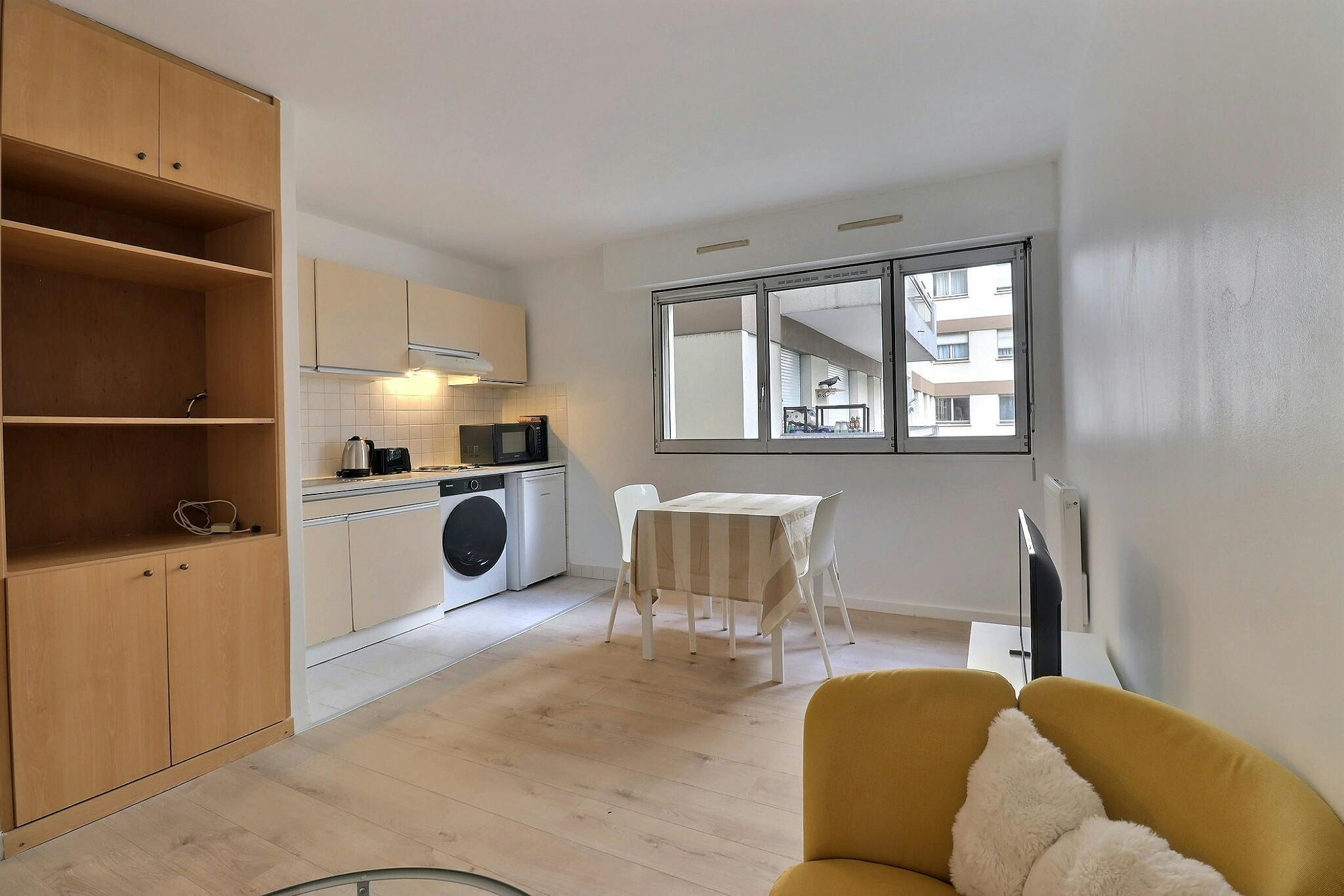 Studio for rent for €1,377 per month in Paris, Rue Oberkampf