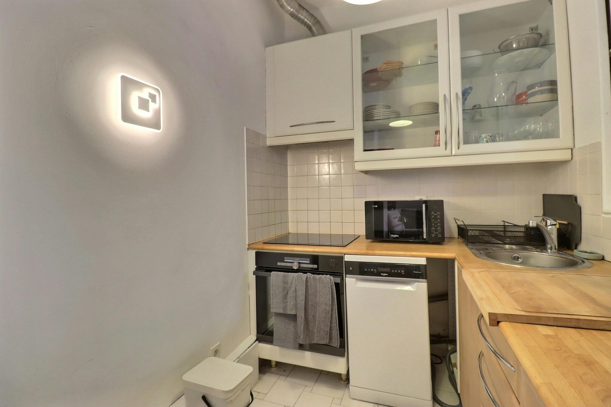 1-Bedroom Apartment in Rue Jean de la Fontaine, Paris (1747314) ROOM 2