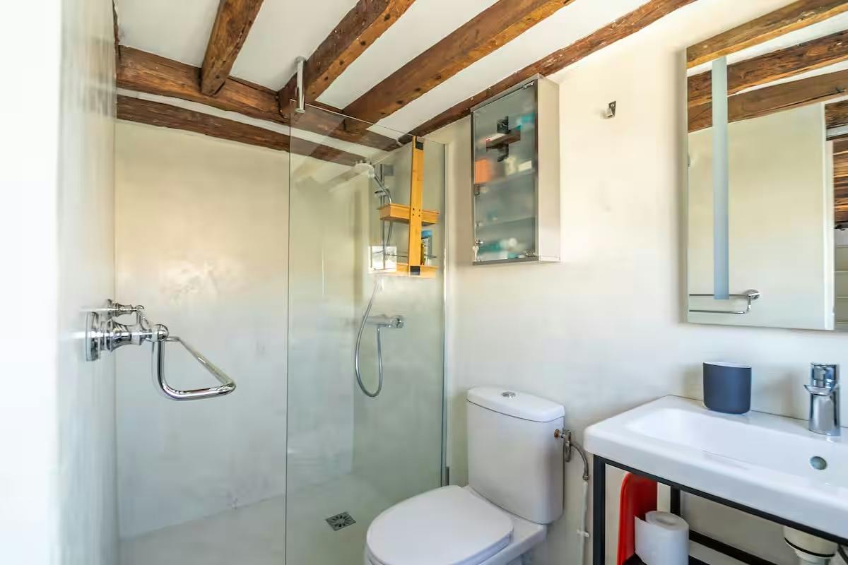 1-Bedroom Apartment in Rue de Verneuil, Paris (1747317) room image 8
