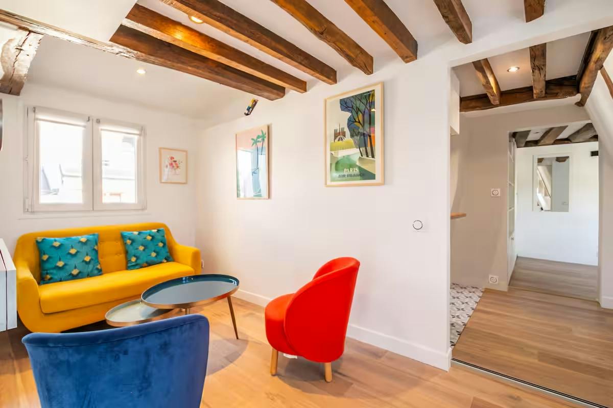 Apartment for rent on Rue de Verneuil, Paris